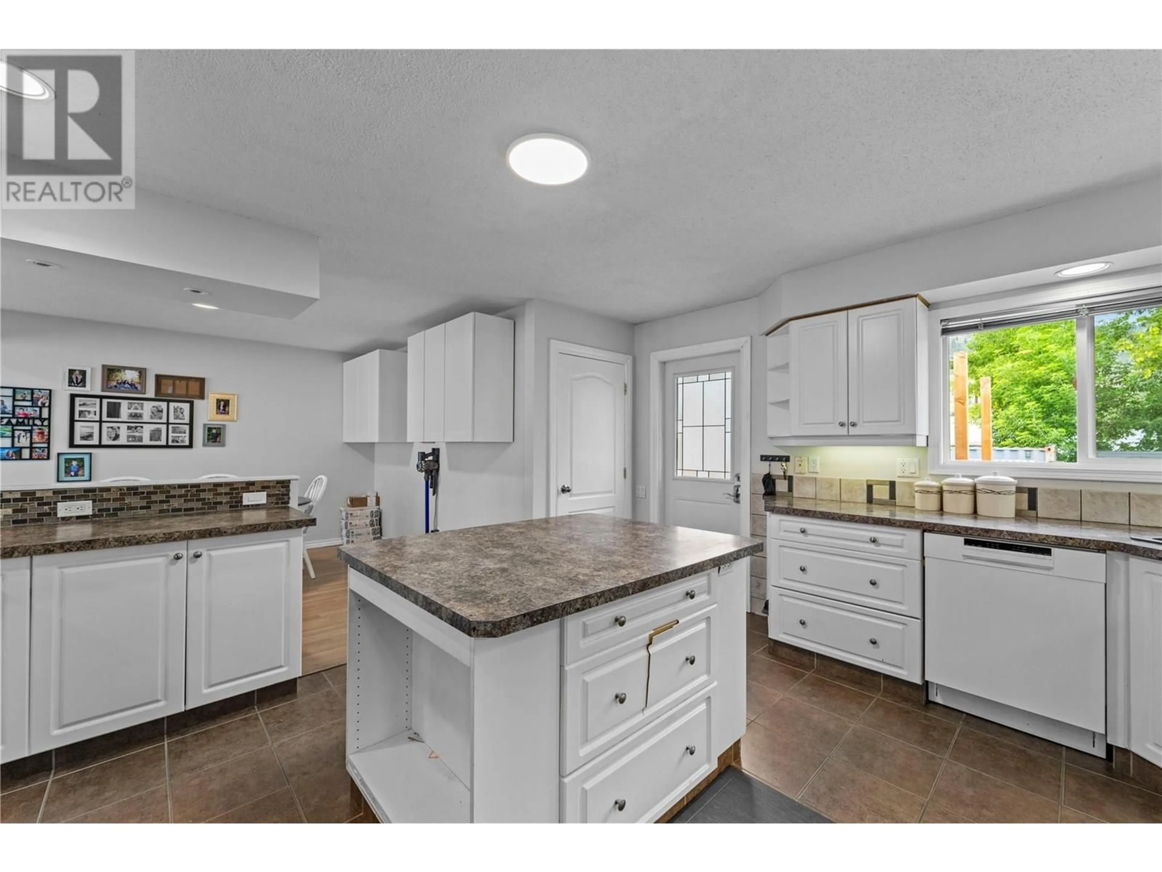 Open concept kitchen, ceramic/tile floor for 2584 TUPELA DRIVE, Kamloops British Columbia V2B6V9