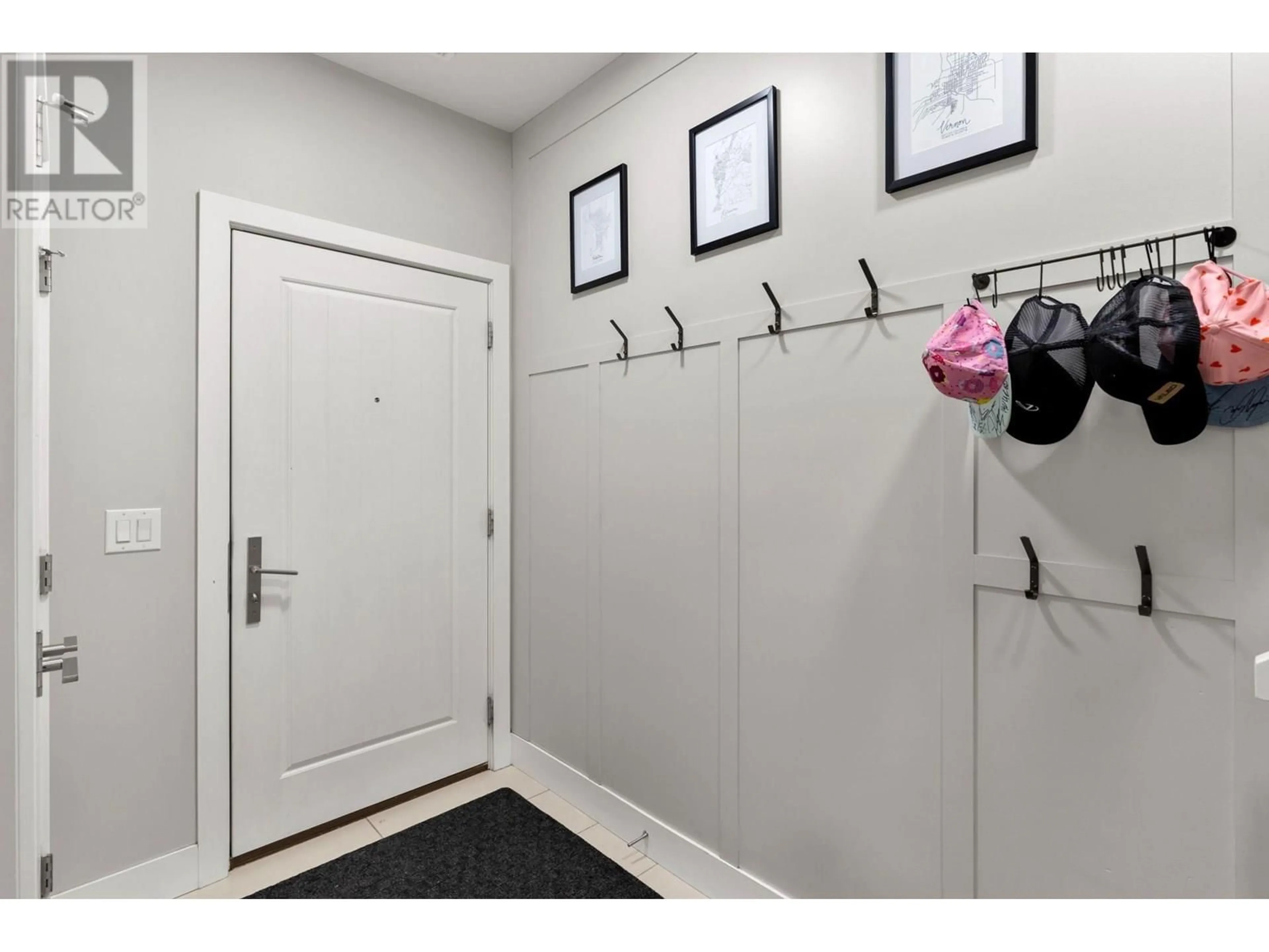 Indoor entryway for 47 - 300 DRYSDALE BOULEVARD, Kelowna British Columbia V1V1P5