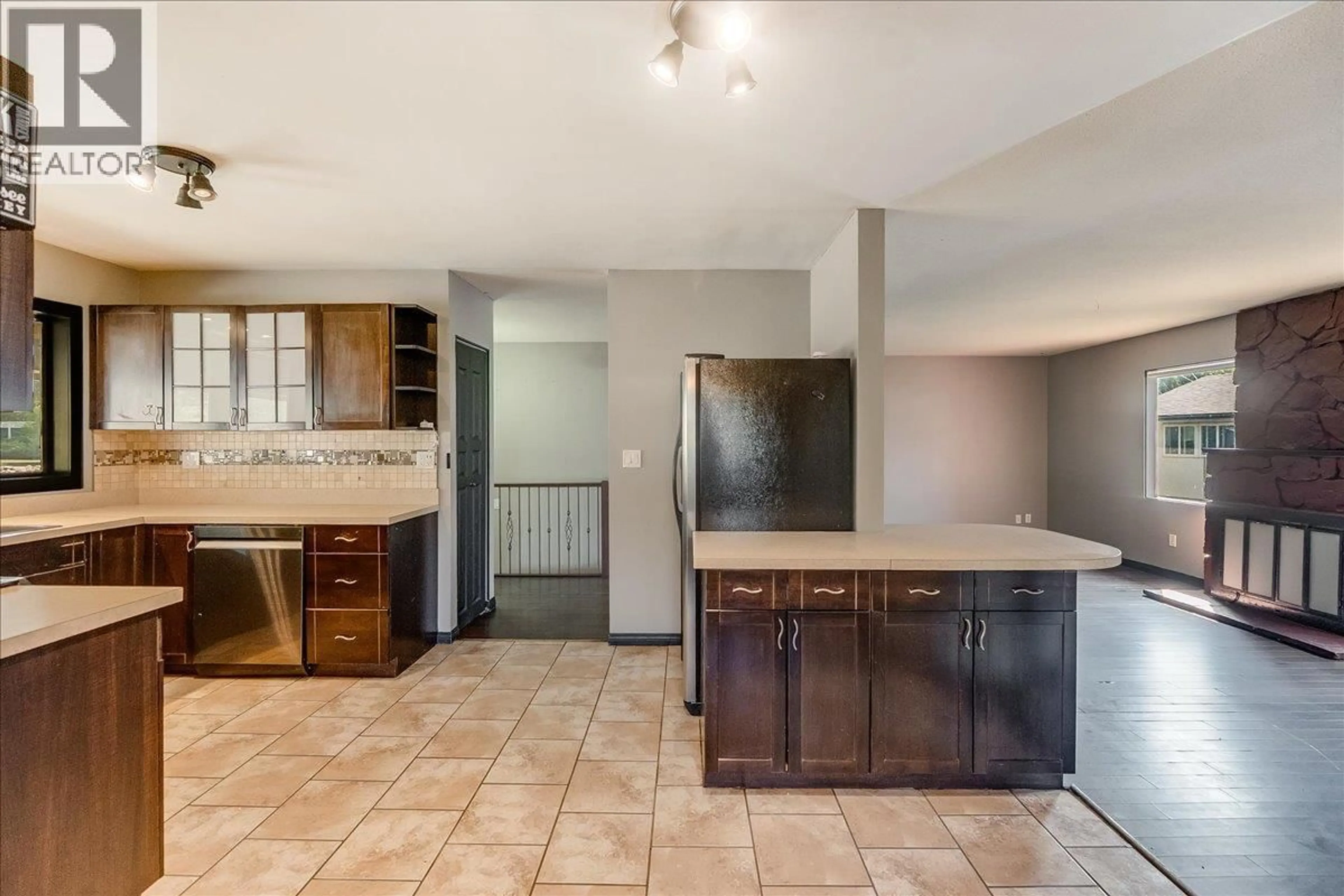 Open concept kitchen, ceramic/tile floor for 1056 CLARKE ROAD, Castlegar British Columbia V0G1X0