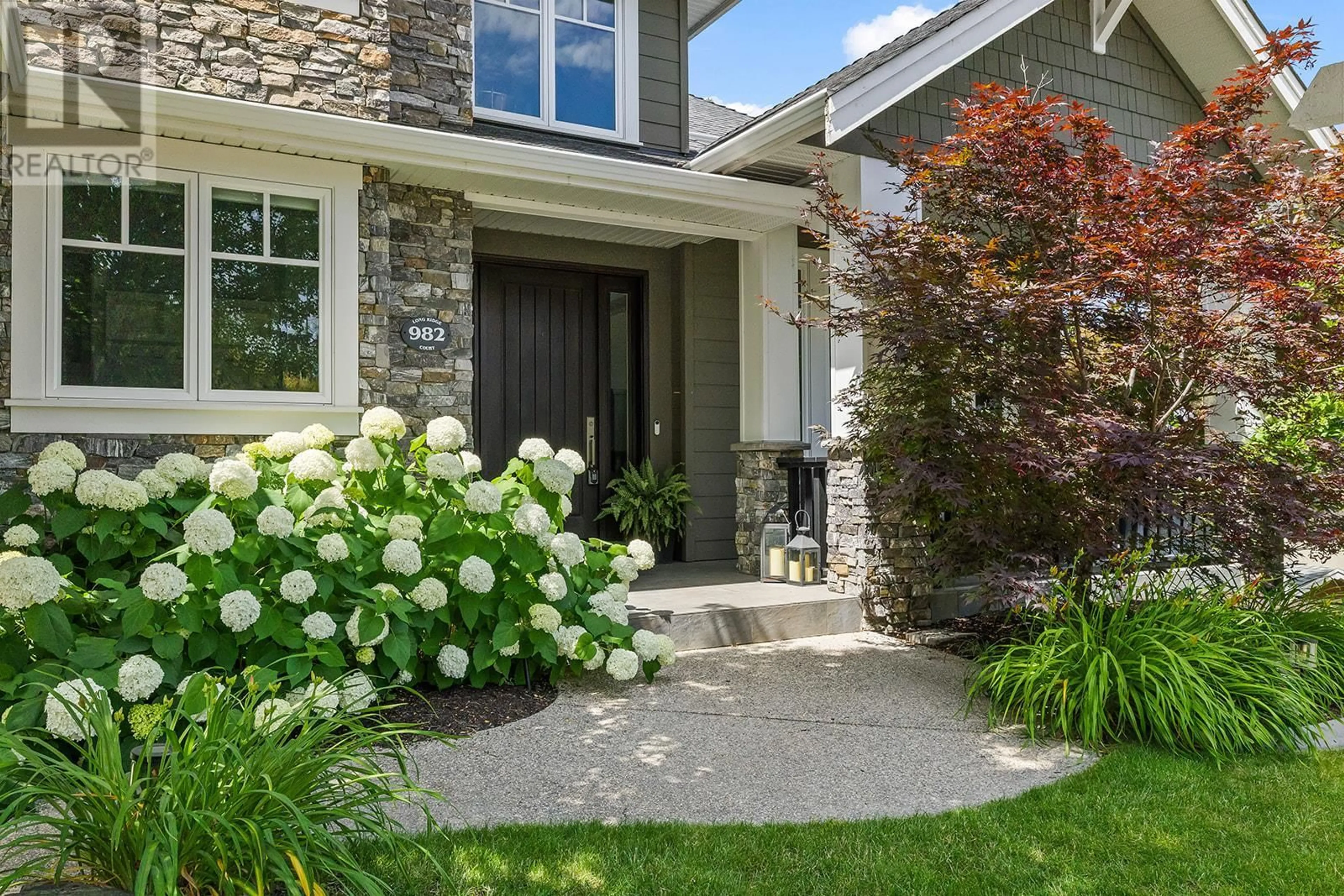 Indoor entryway for 982 LONG RIDGE COURT, Kelowna British Columbia V1V2S1