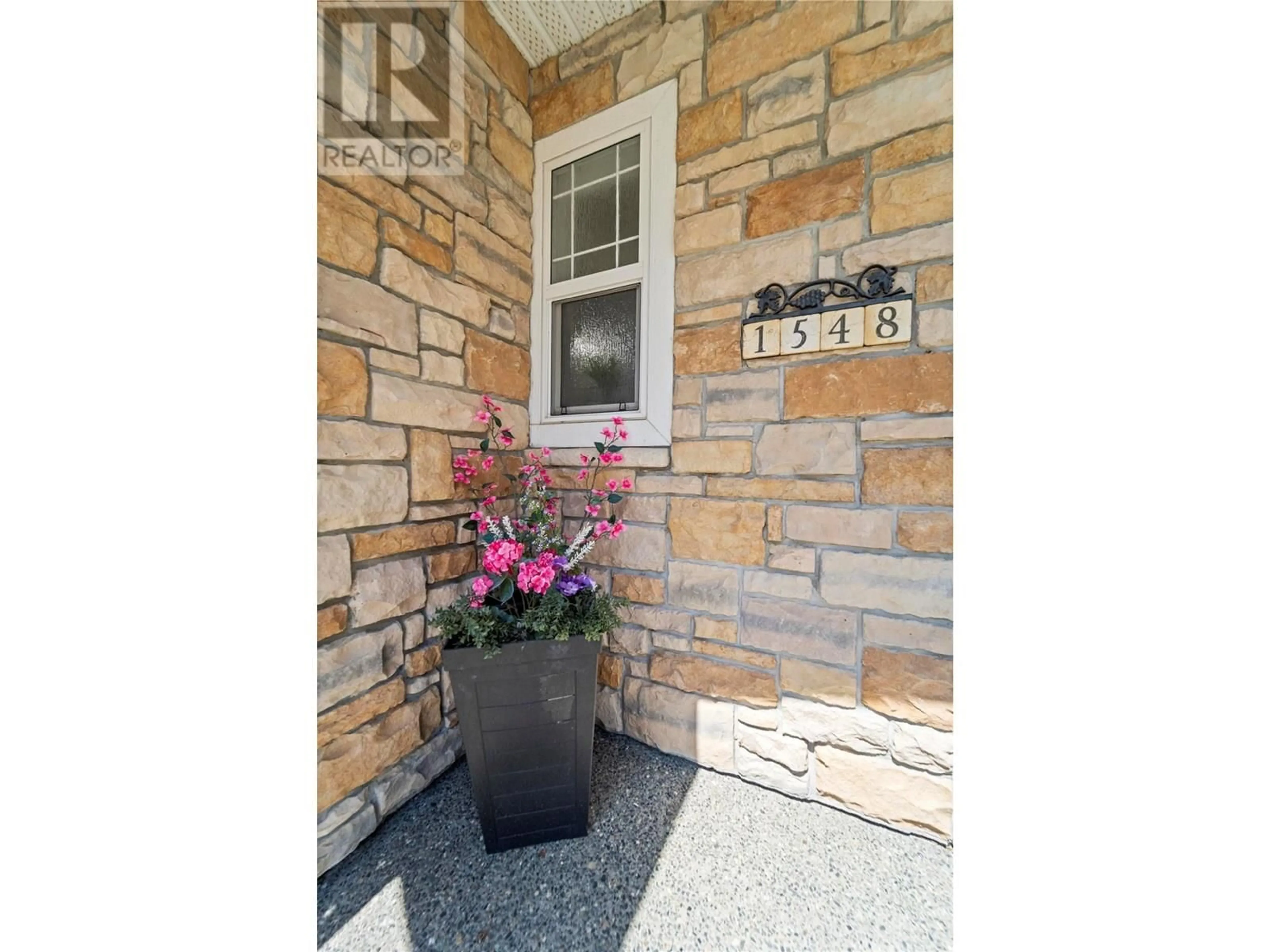 Indoor entryway for 1548 ASSINIBOINE ROAD, Kamloops British Columbia V2E2R1