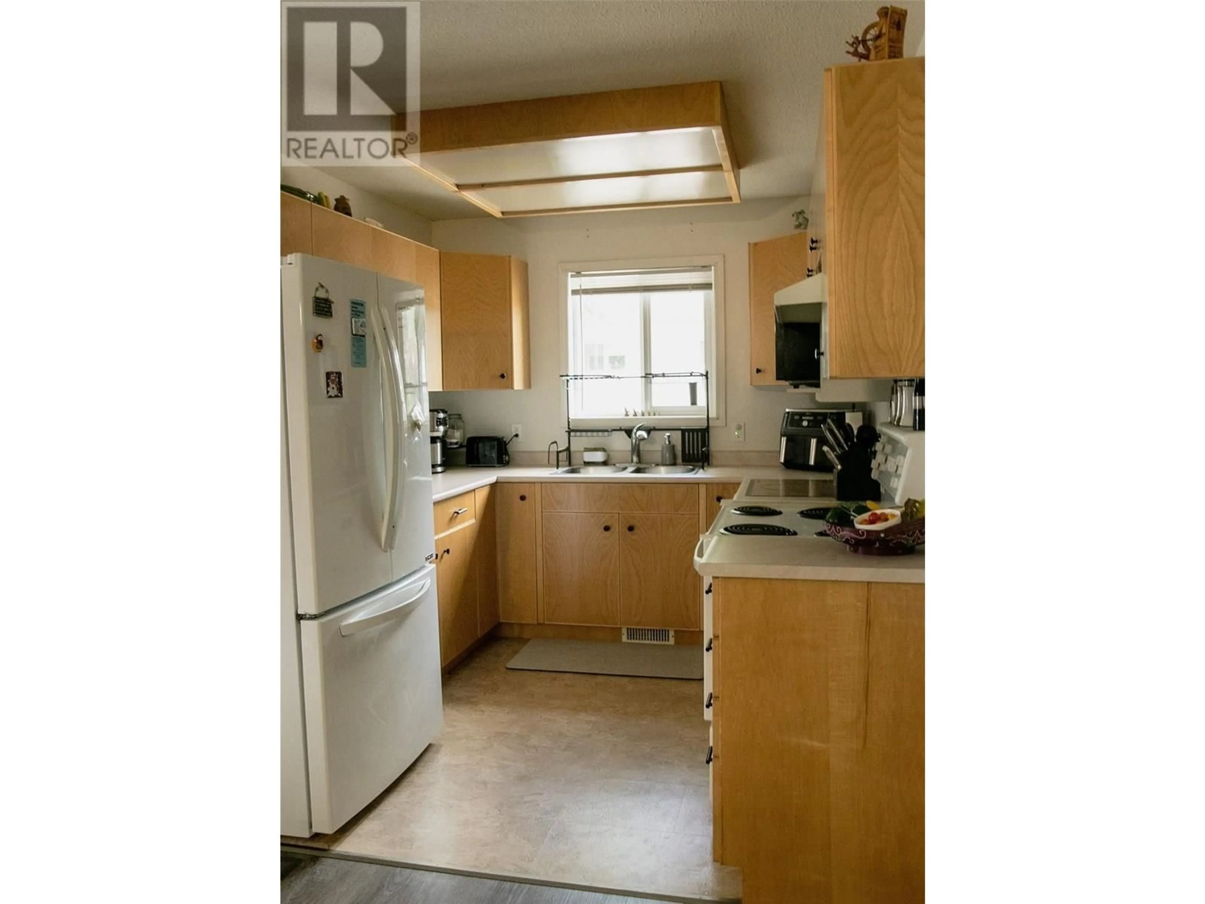 Standard kitchen, unknown for 710 IVY STREET, Castlegar British Columbia V1N2G4