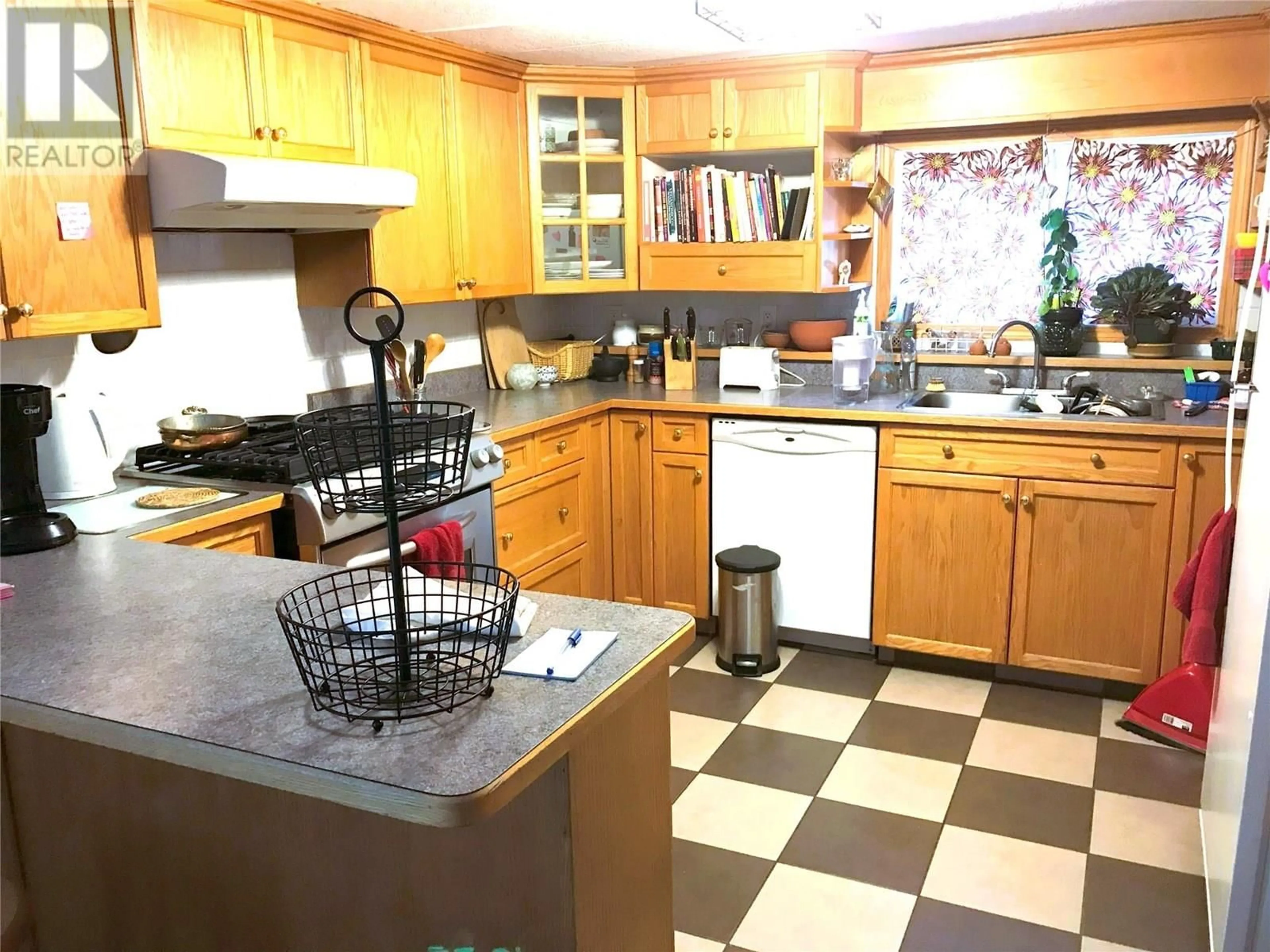 Standard kitchen, ceramic/tile floor for 18 - 501 KAPPEL STREET, Sicamous British Columbia V0E2V1