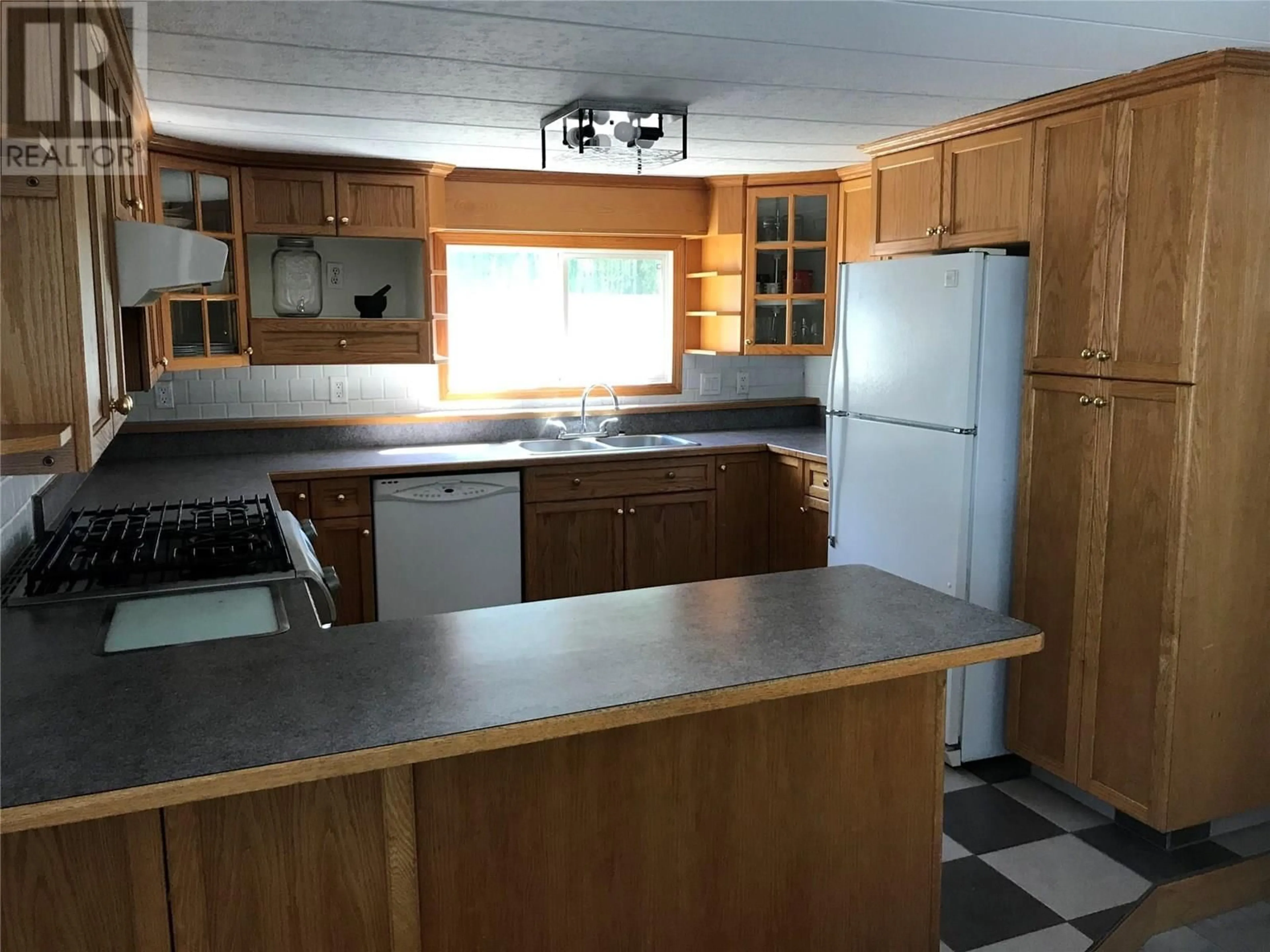 Standard kitchen, unknown for 18 - 501 KAPPEL STREET, Sicamous British Columbia V0E2V1