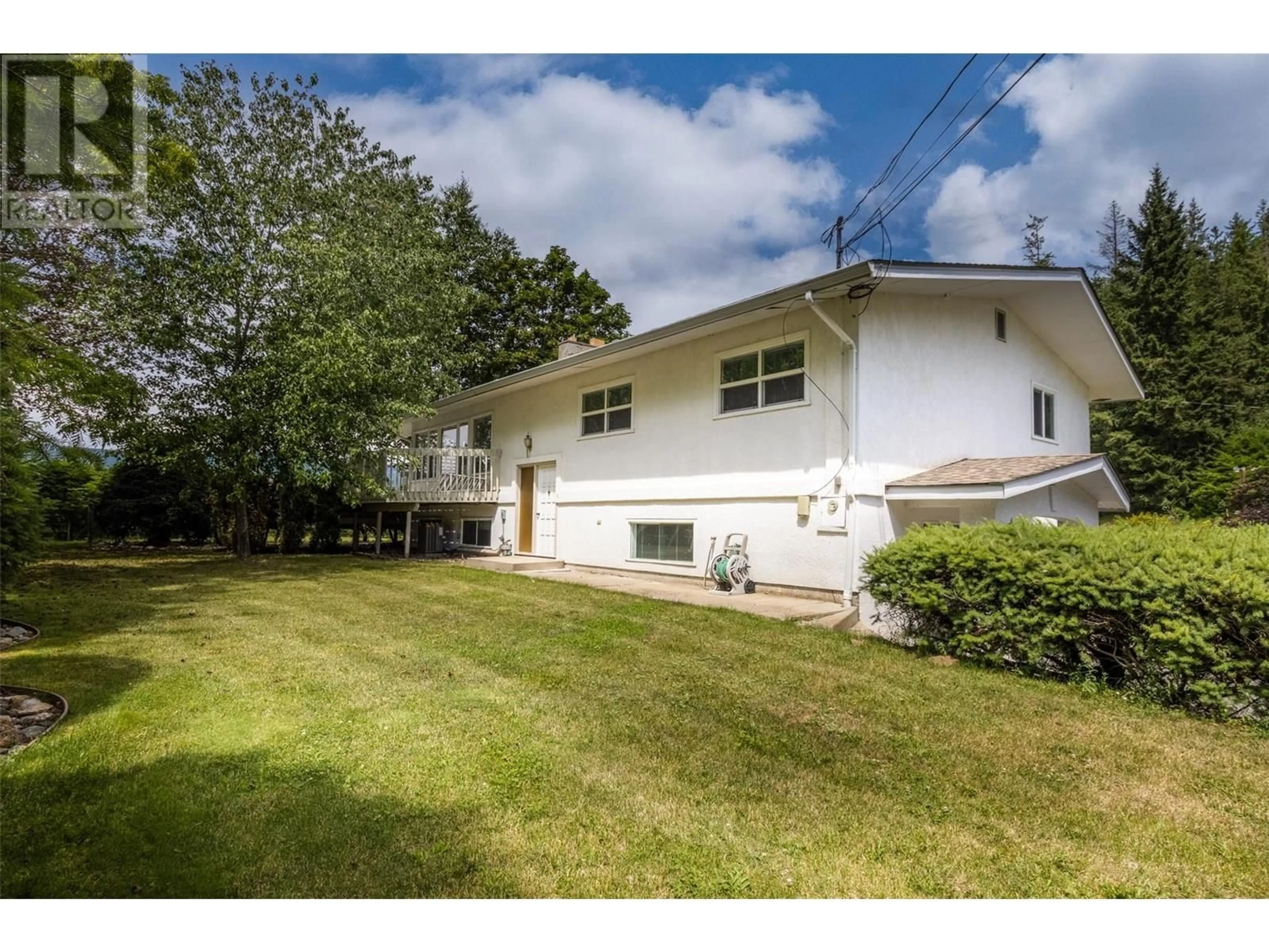 A pic from outside/outdoor area/front of a property/back of a property/a pic from drone, street for 3851 10 AVENUE SOUTHEAST, Salmon Arm British Columbia V1E1W7