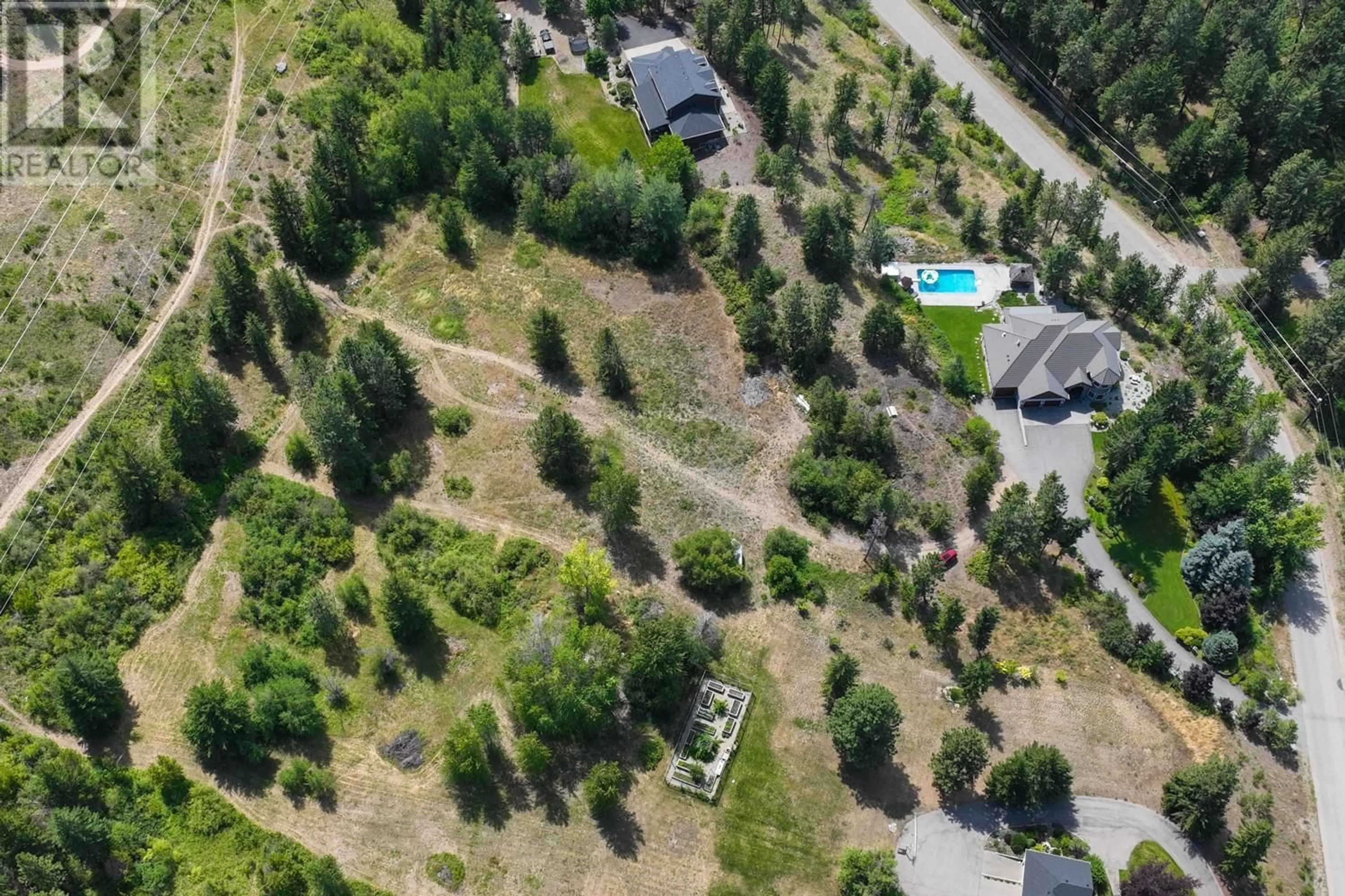 A pic from outside/outdoor area/front of a property/back of a property/a pic from drone, unknown for 2615 HARVARD ROAD, Kelowna British Columbia V1W4C2
