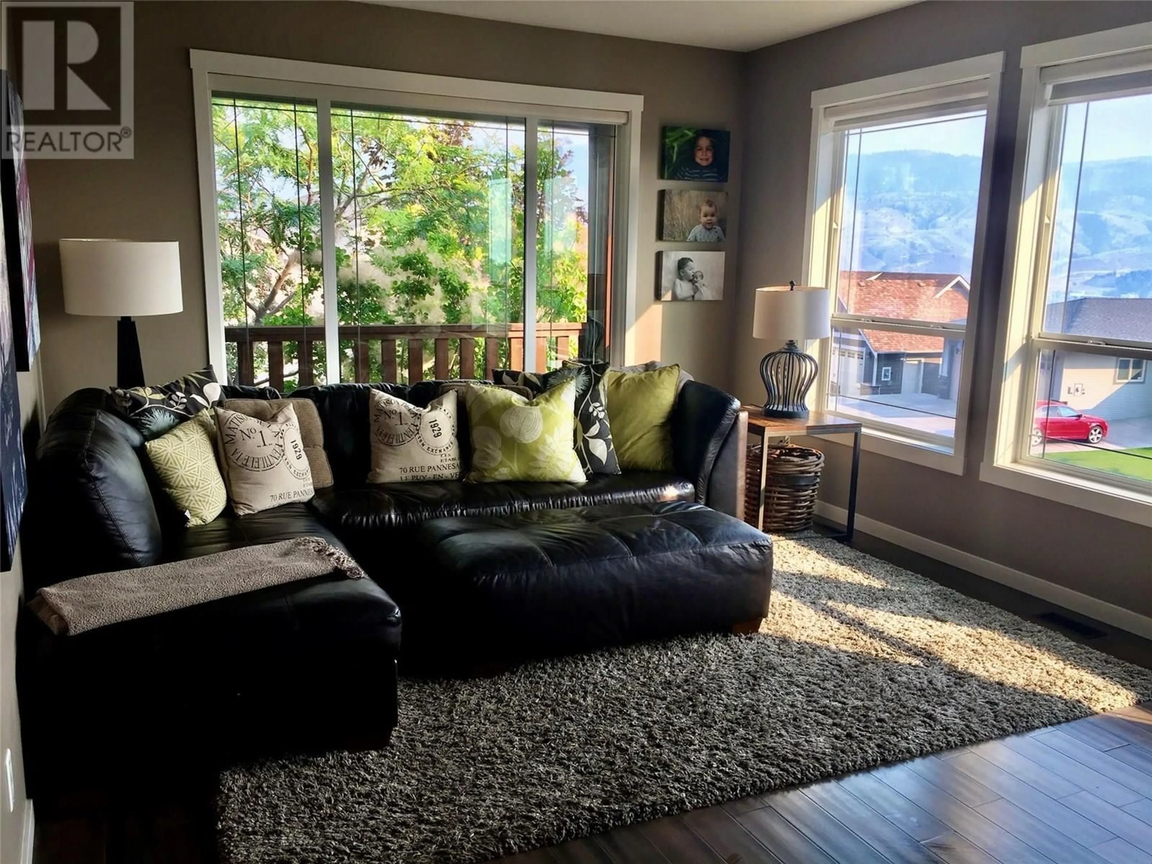 Living room with furniture, unknown for 552 TRILLIUM DRIVE, Kamloops British Columbia V2H1R8