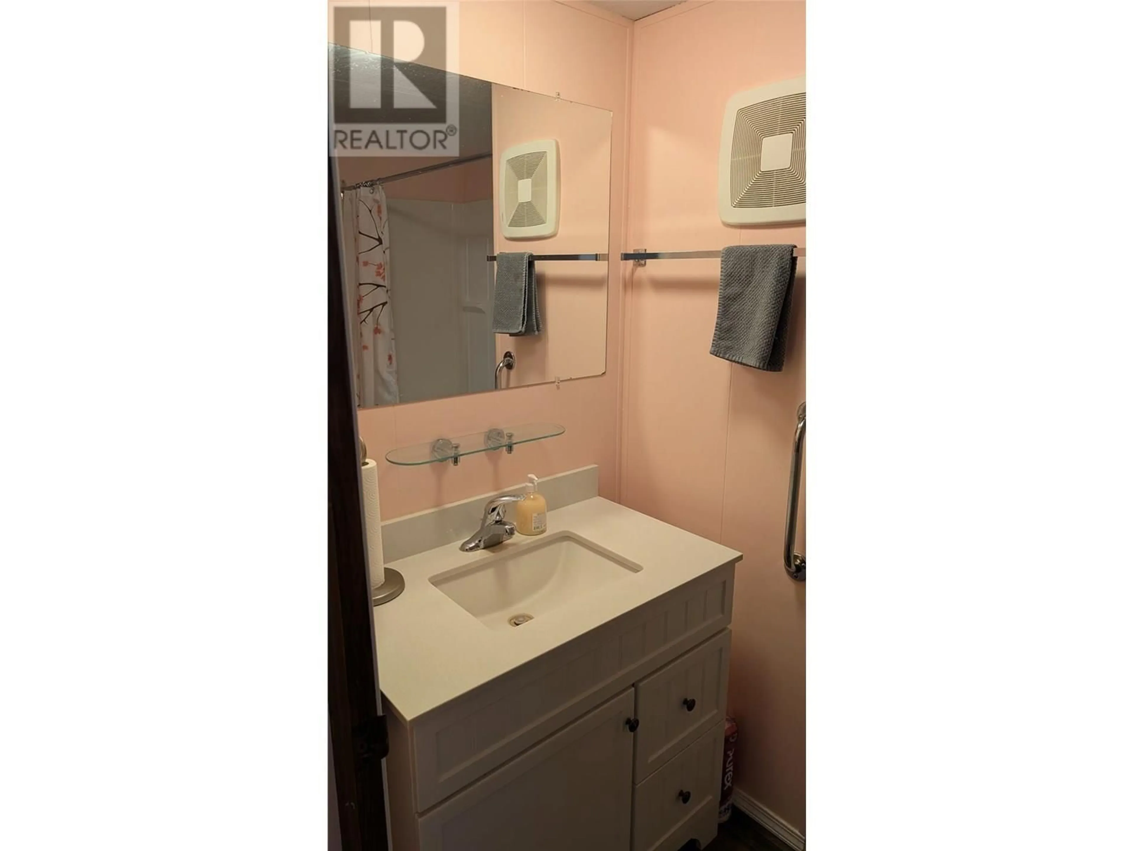 Standard bathroom, ceramic/tile floor for 33 - 6588 97A HIGHWAY, Enderby British Columbia V0E1V3