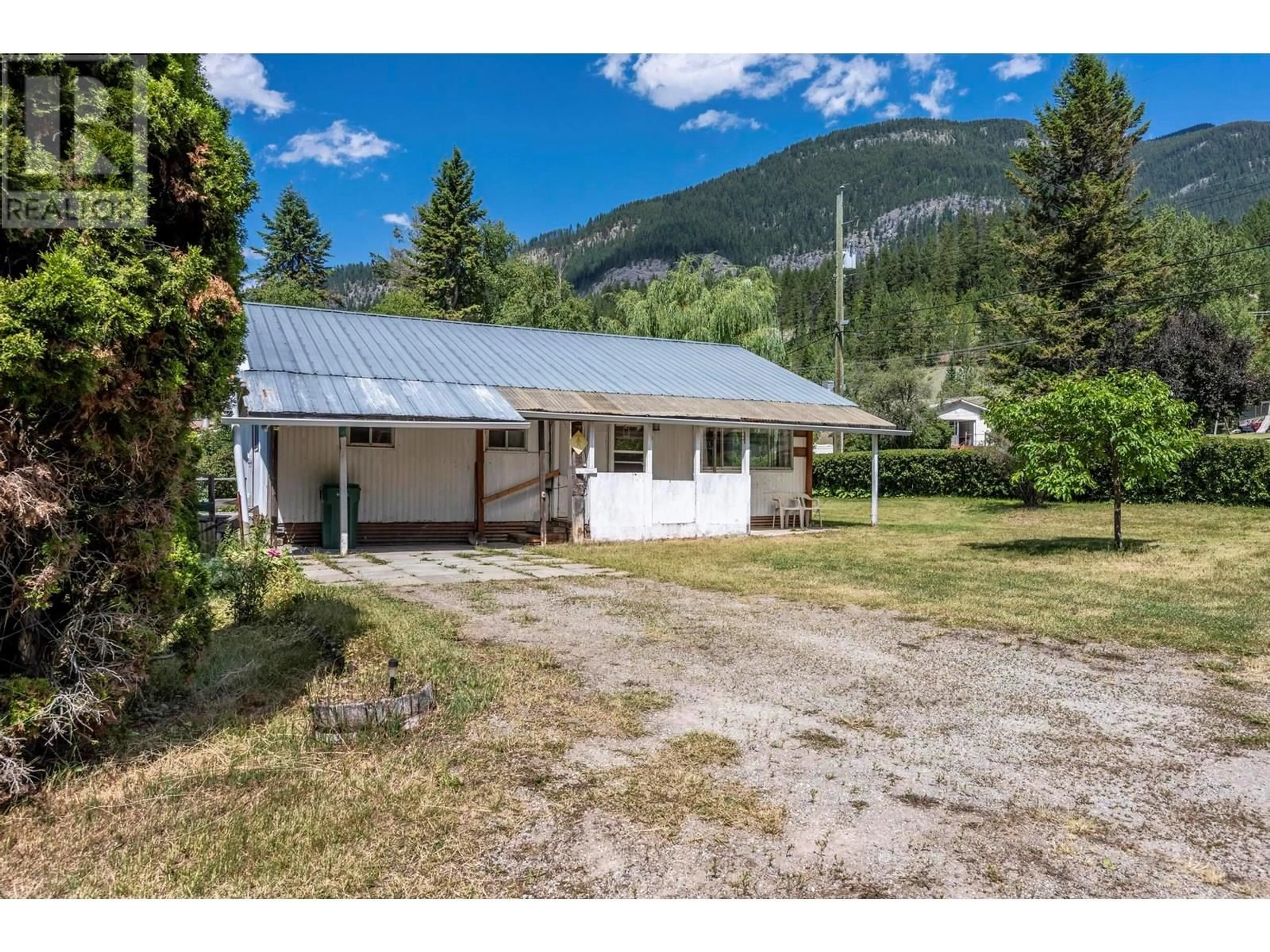 A pic from outside/outdoor area/front of a property/back of a property/a pic from drone, mountain view for 569B HABART LOWER ROAD, Golden British Columbia V0A1H2