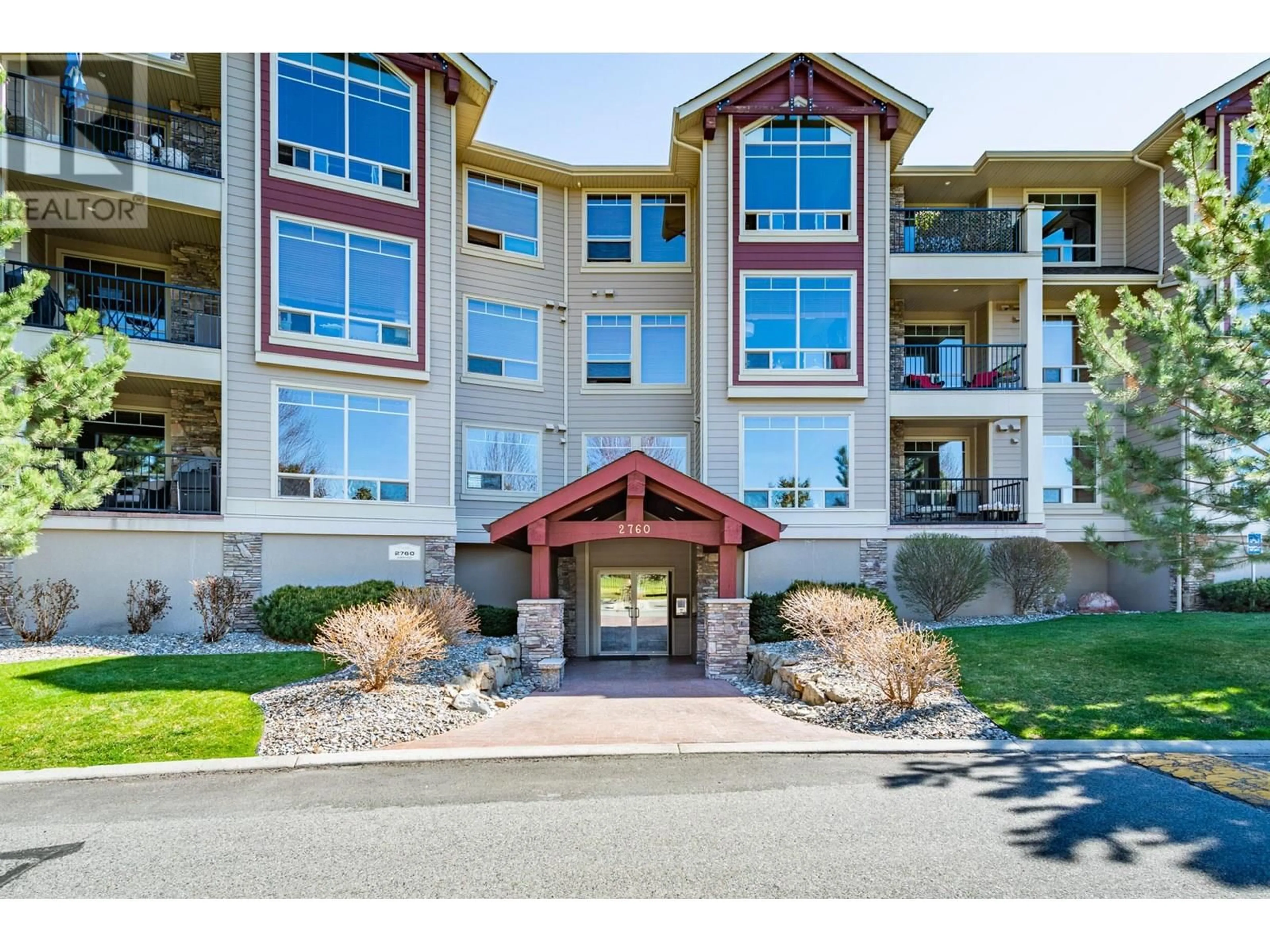 Indoor foyer for 304 - 2750 AUBURN ROAD, West Kelowna British Columbia V4T4C2