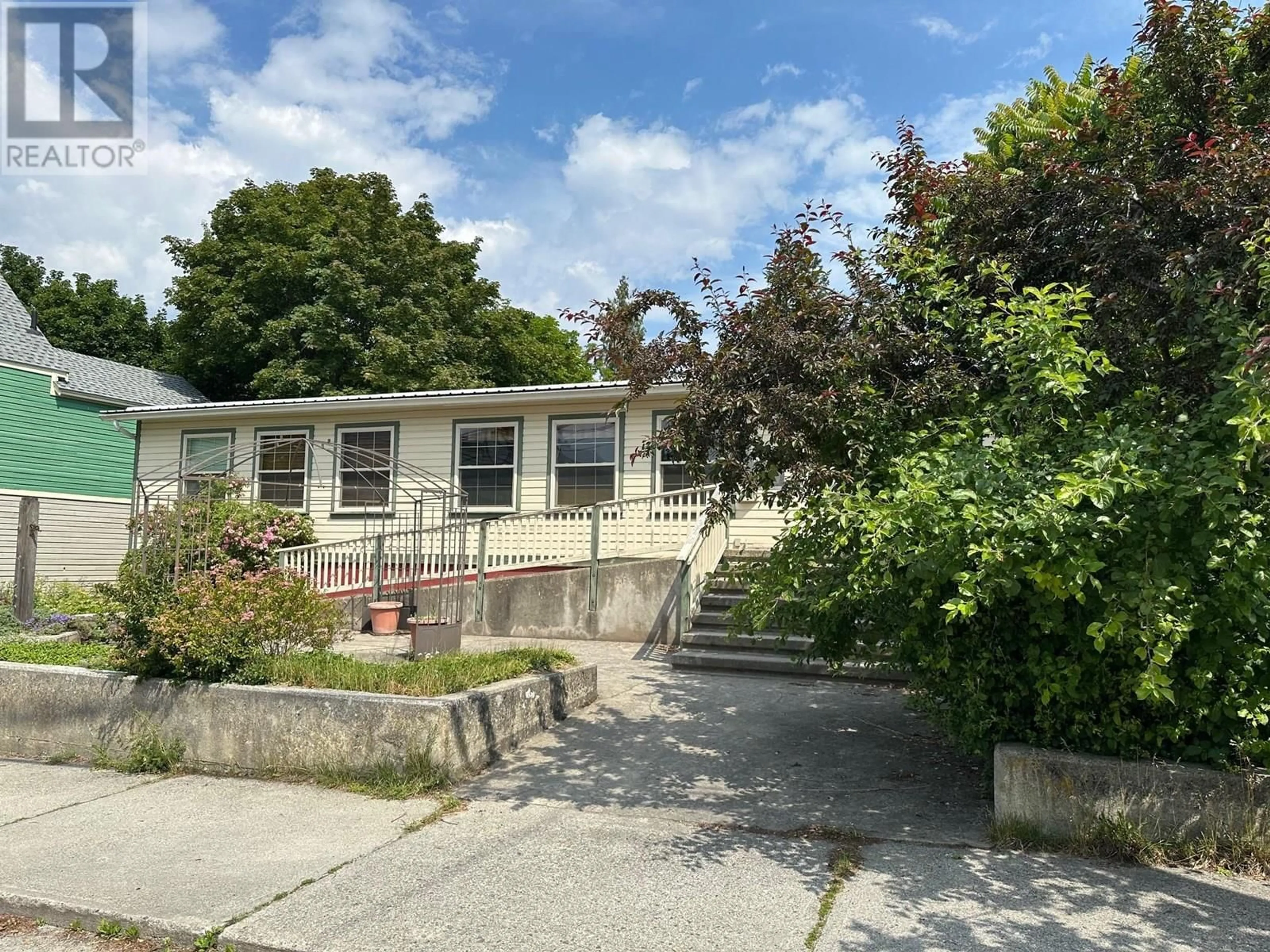 A pic from outside/outdoor area/front of a property/back of a property/a pic from drone, building for 316 6TH AVENUE, New Denver British Columbia V0G1S0