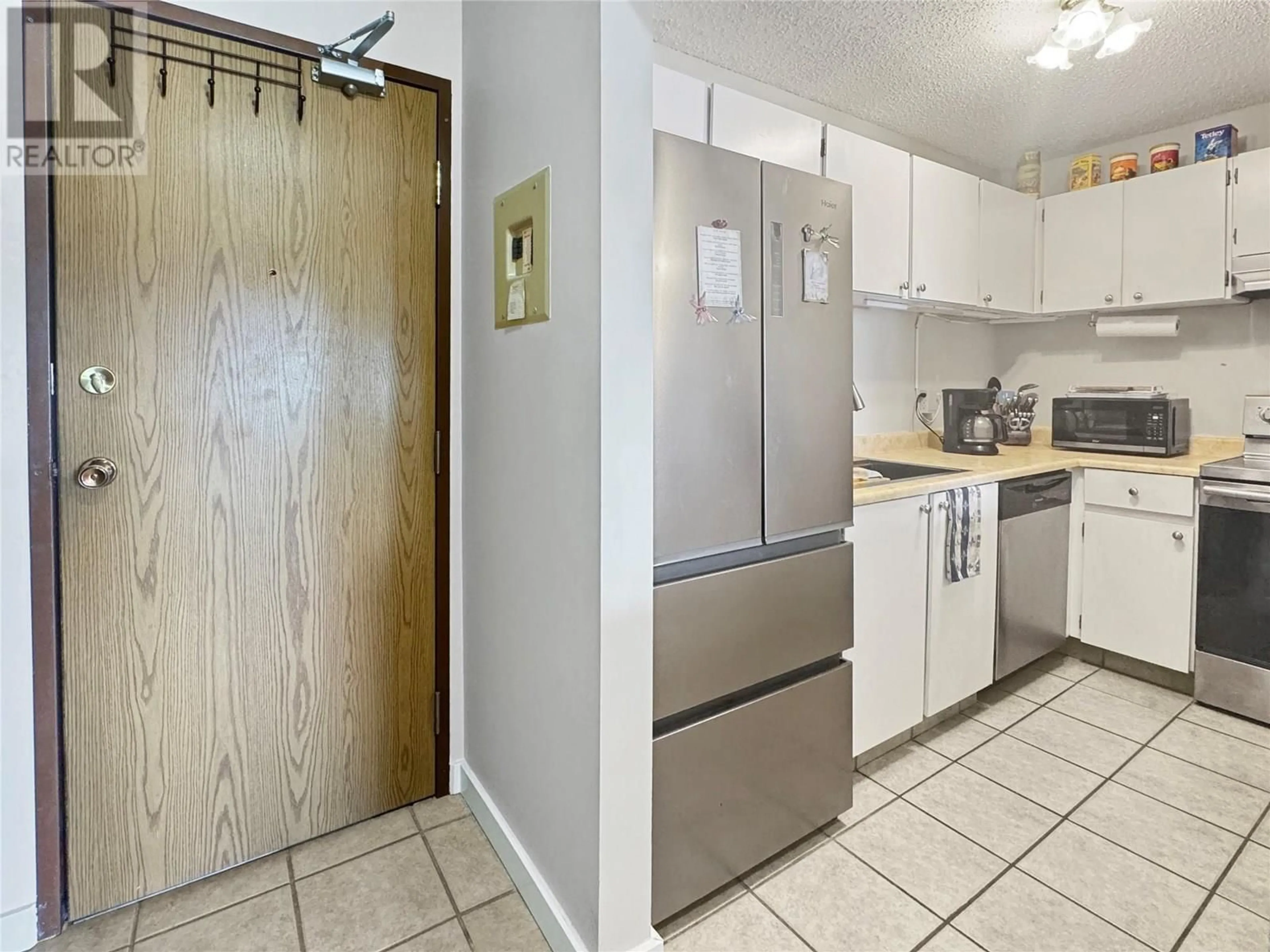 Standard kitchen, unknown for 206B - 2321 12TH  N STREET, Cranbrook British Columbia V1C5T5