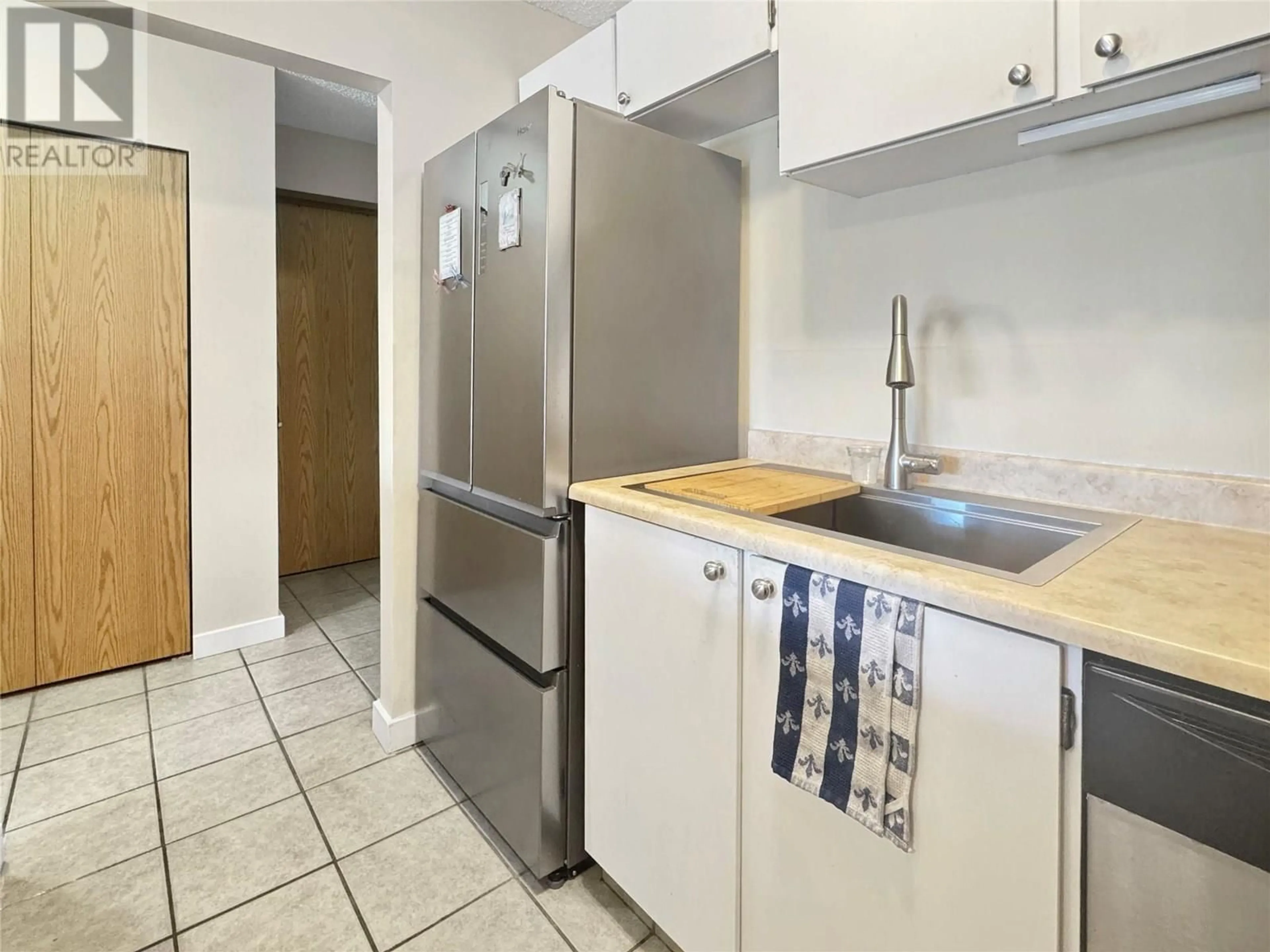 Standard kitchen, unknown for 206B - 2321 12TH  N STREET, Cranbrook British Columbia V1C5T5