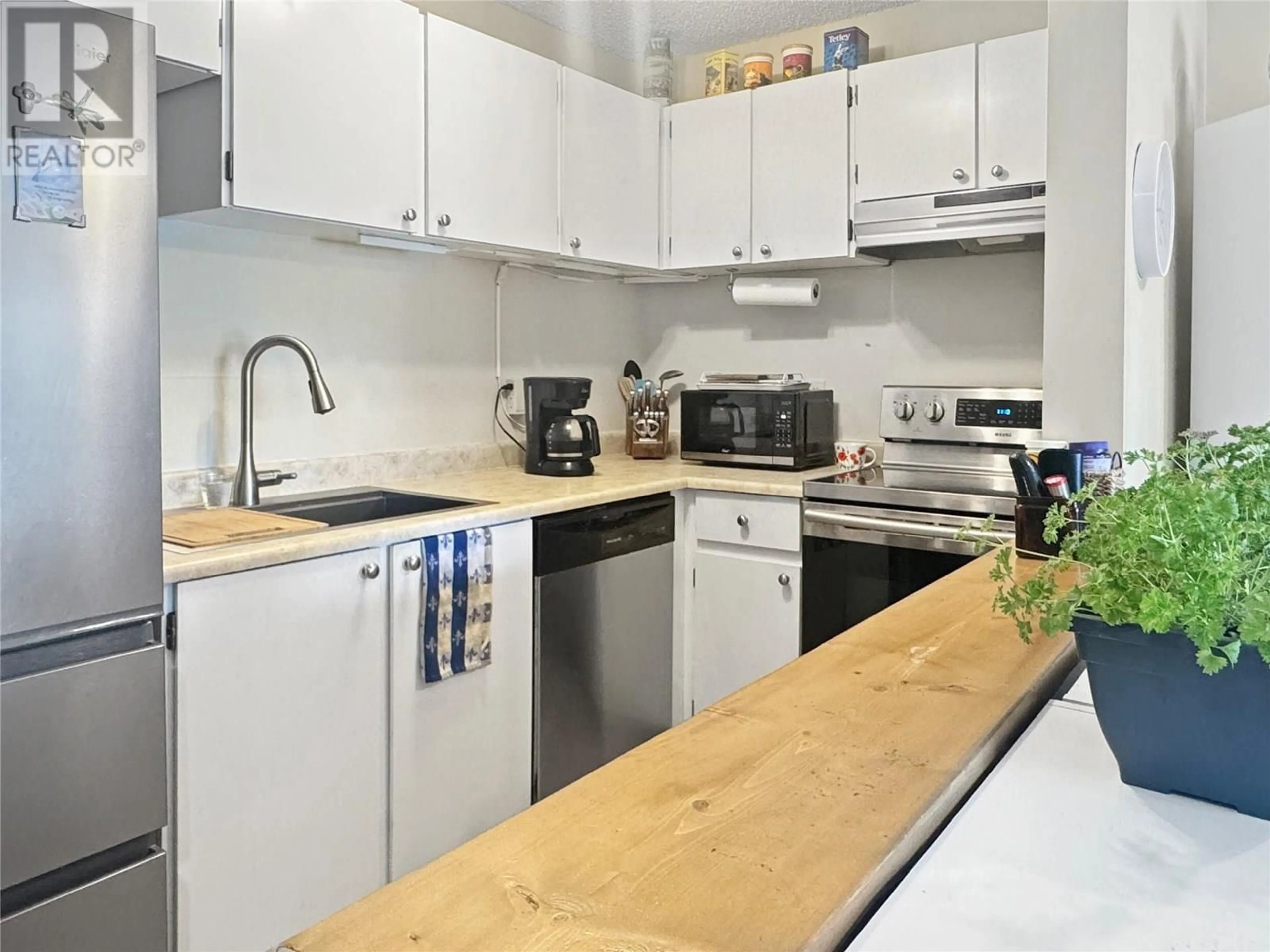 Standard kitchen, unknown for 206B - 2321 12TH  N STREET, Cranbrook British Columbia V1C5T5