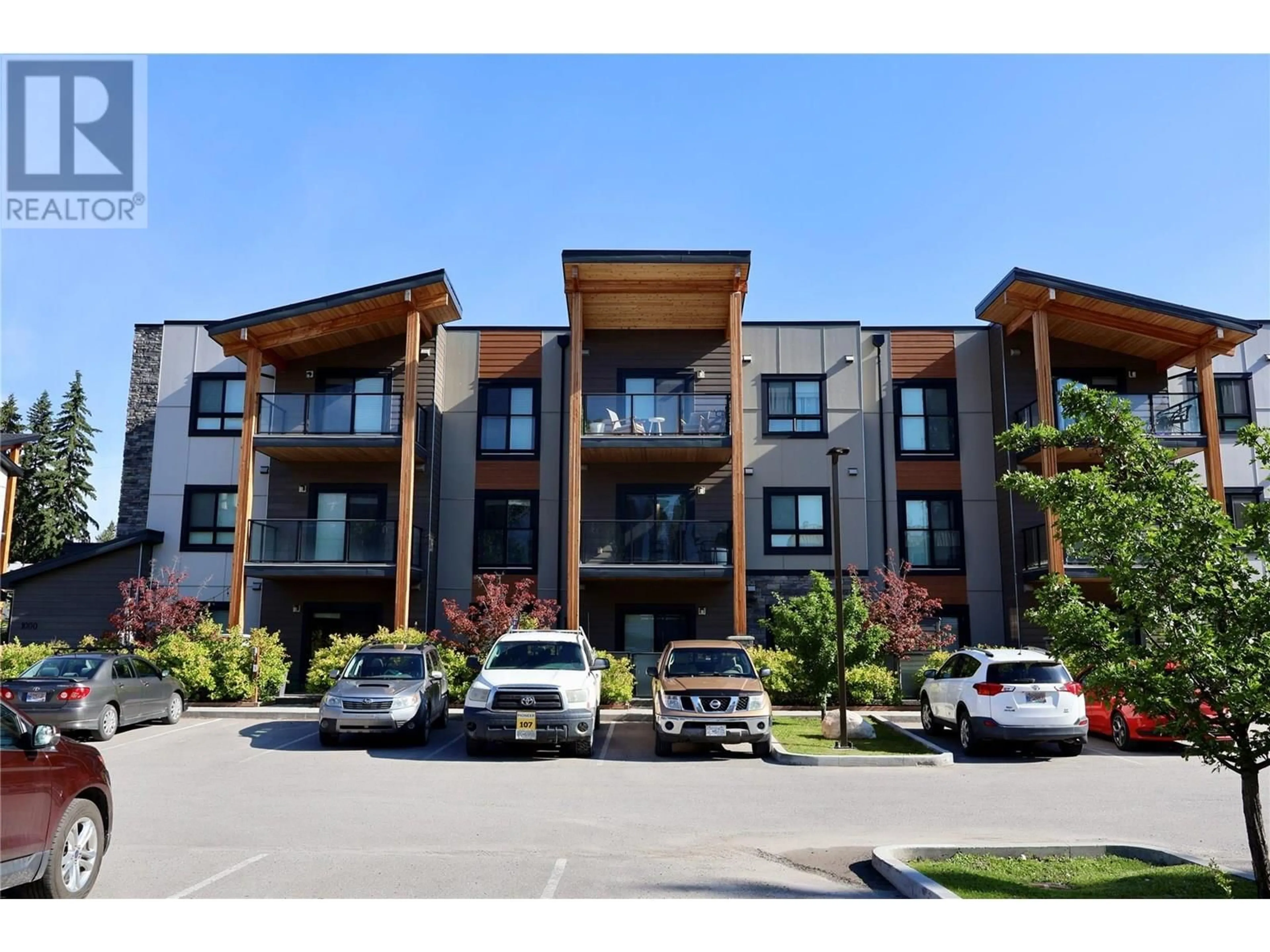 A pic from outside/outdoor area/front of a property/back of a property/a pic from drone, unknown for 1202 - 410 5TH AVENUE, Golden British Columbia V0A1H0