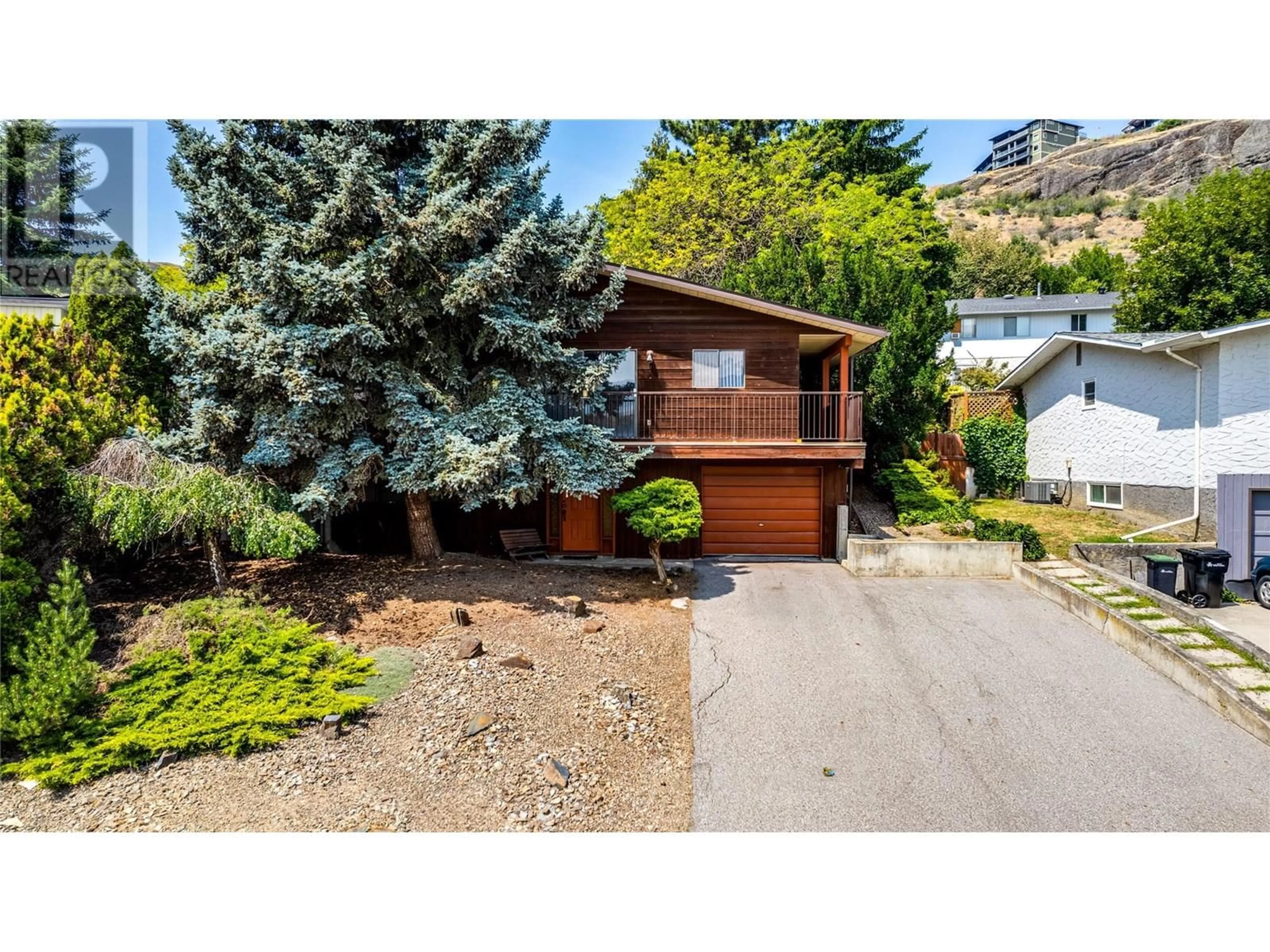 Home with vinyl exterior material, street for 3800 38 STREET, Vernon British Columbia V1T7L2
