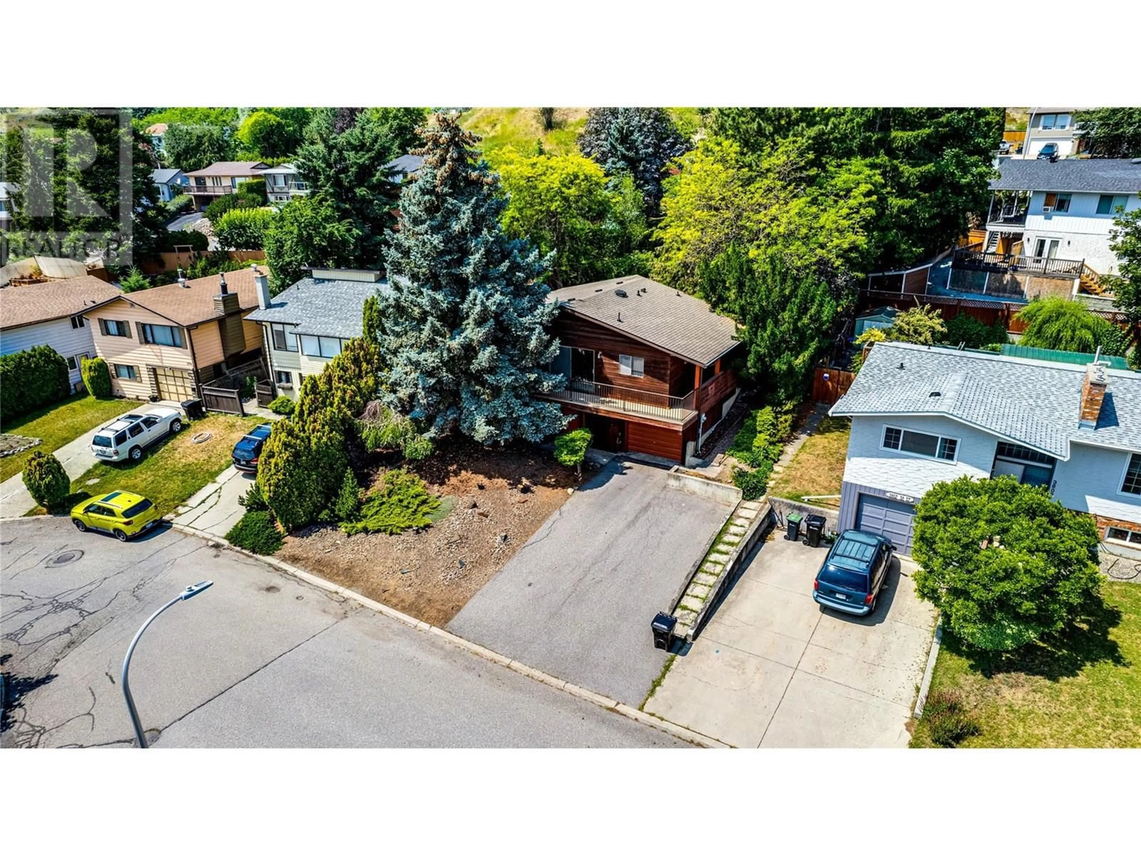 A pic from outside/outdoor area/front of a property/back of a property/a pic from drone, street for 3800 38 STREET, Vernon British Columbia V1T7L2