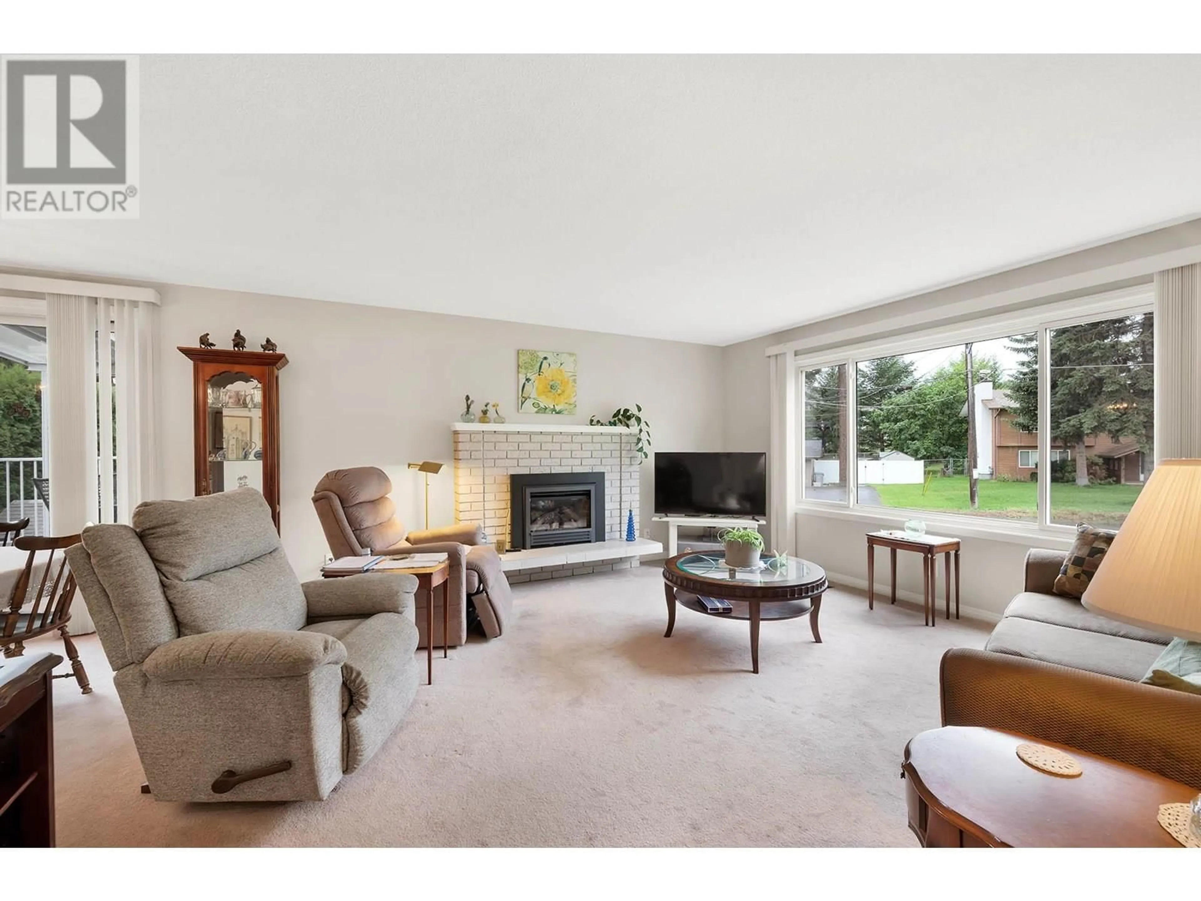 Living room with furniture, unknown for 1751 HILLSIDE DRIVE, Kamloops British Columbia V2E1N4
