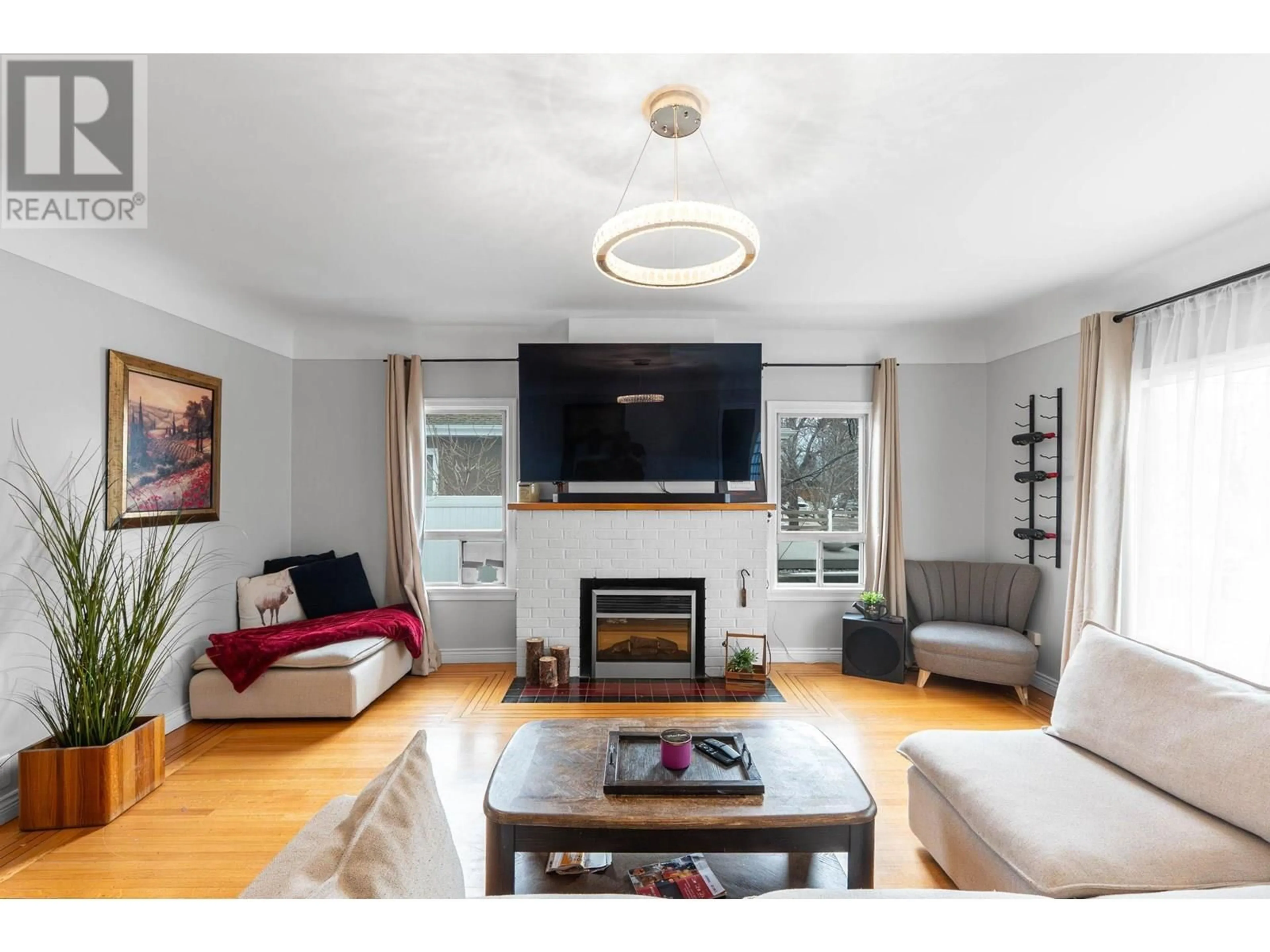 Living room with furniture, wood/laminate floor for 634 LATIMER STREET, Penticton British Columbia V2A5R6