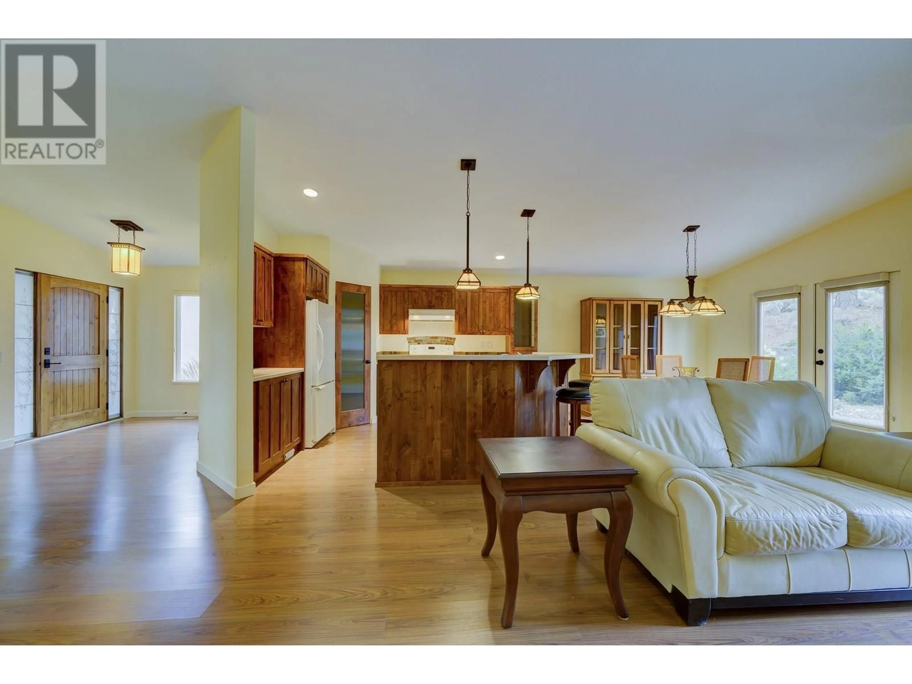 Open concept kitchen, wood/laminate floor for 604 ROSEWOOD LANE, Kamloops British Columbia V2H1T3