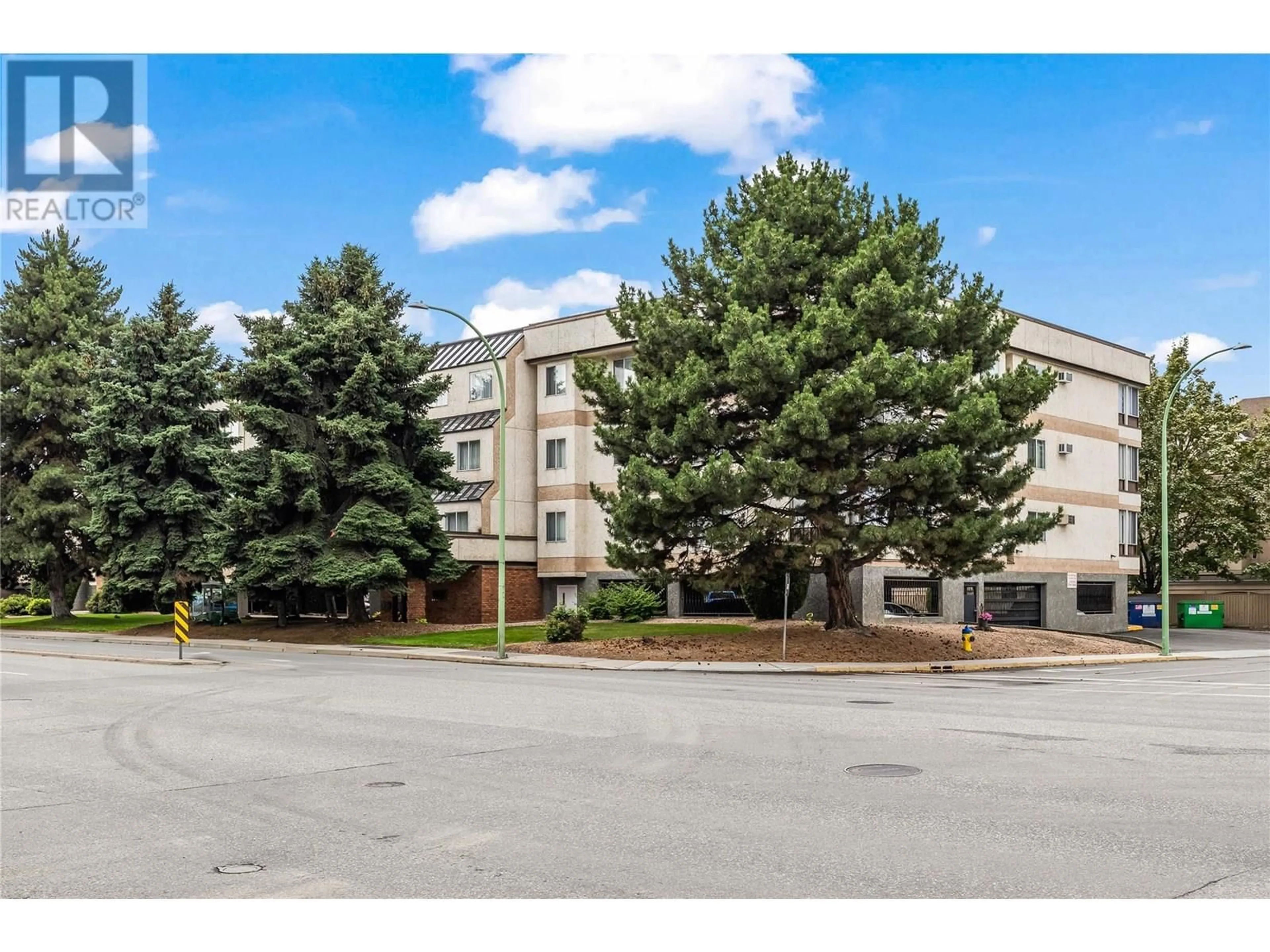 Patio, mountain view for 207 - 1610 GORDON DRIVE, Kelowna British Columbia V1Y3G9