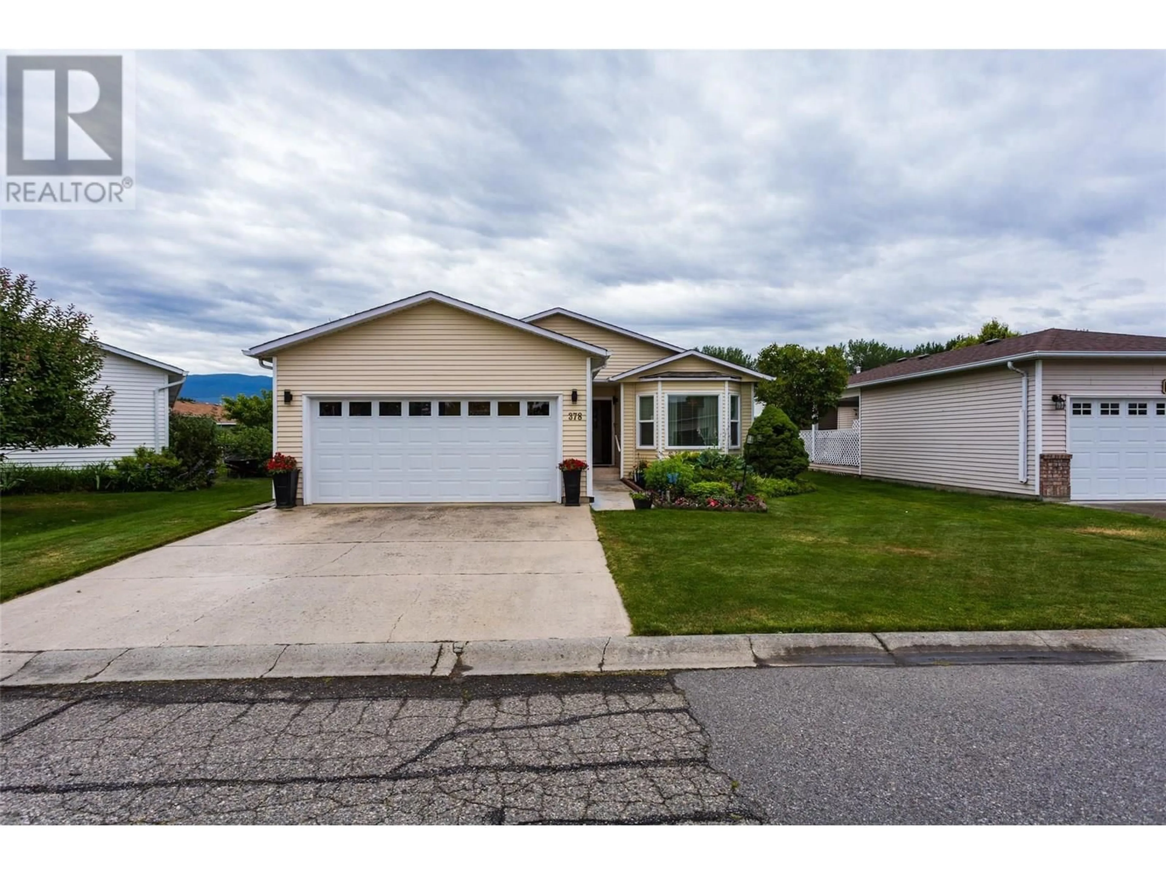 Home with vinyl exterior material, street for 378 - 1260 RAYMER AVENUE, Kelowna British Columbia V1W3S8