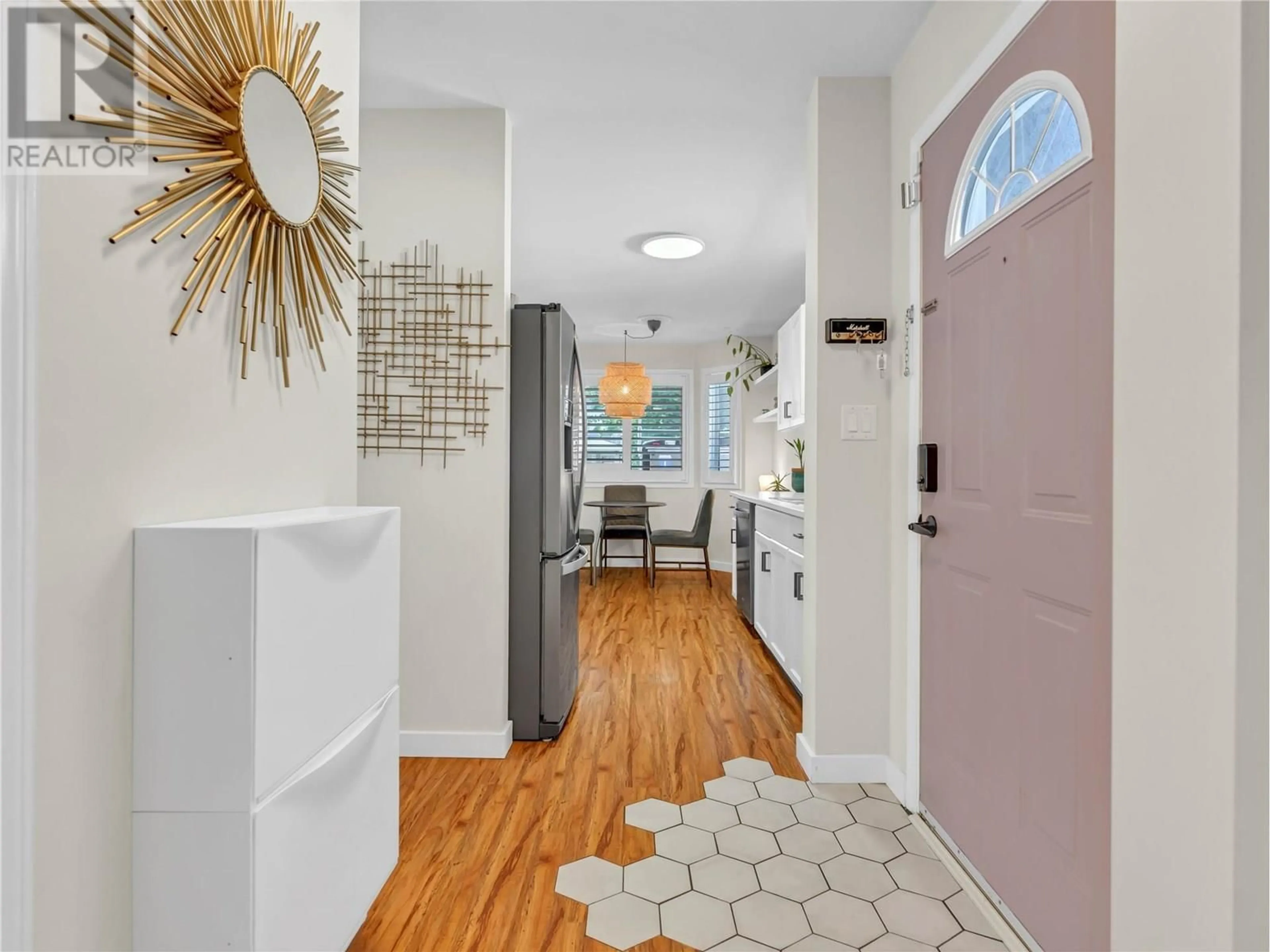 Indoor entryway for 101 - 438 TENNIS STREET, Penticton British Columbia V2A5R3