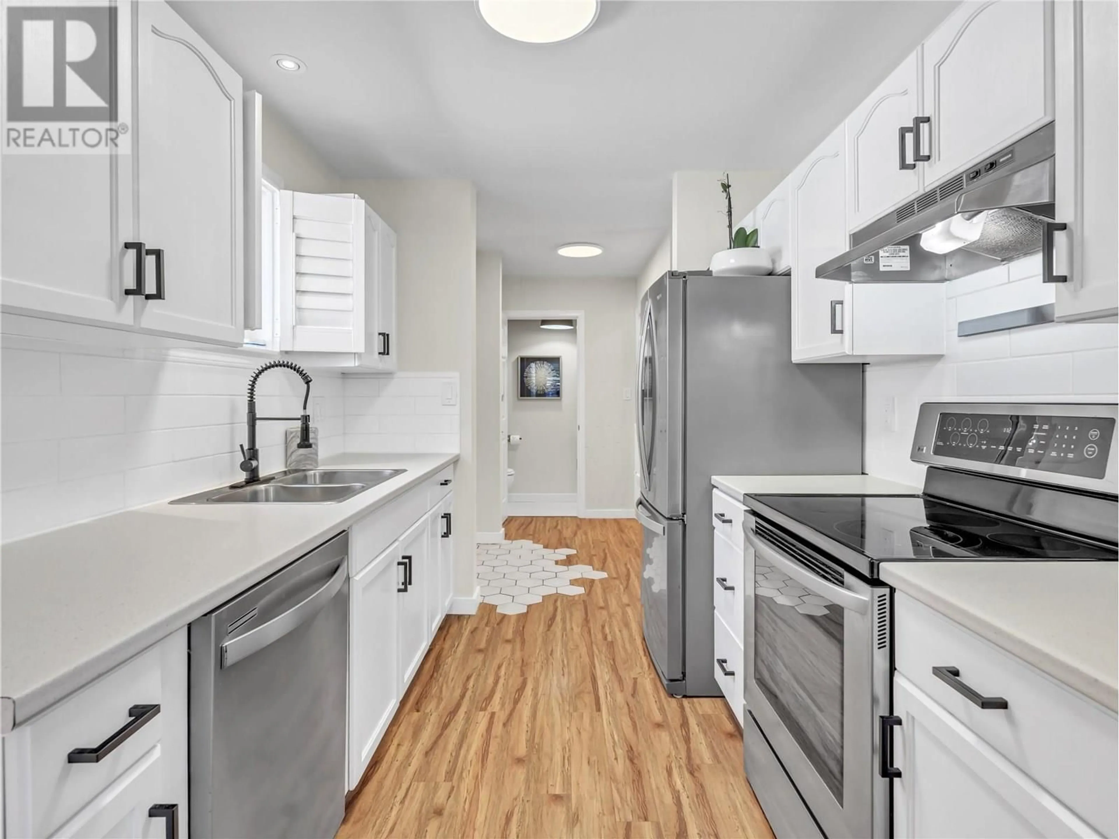 Standard kitchen, unknown for 101 - 438 TENNIS STREET, Penticton British Columbia V2A5R3
