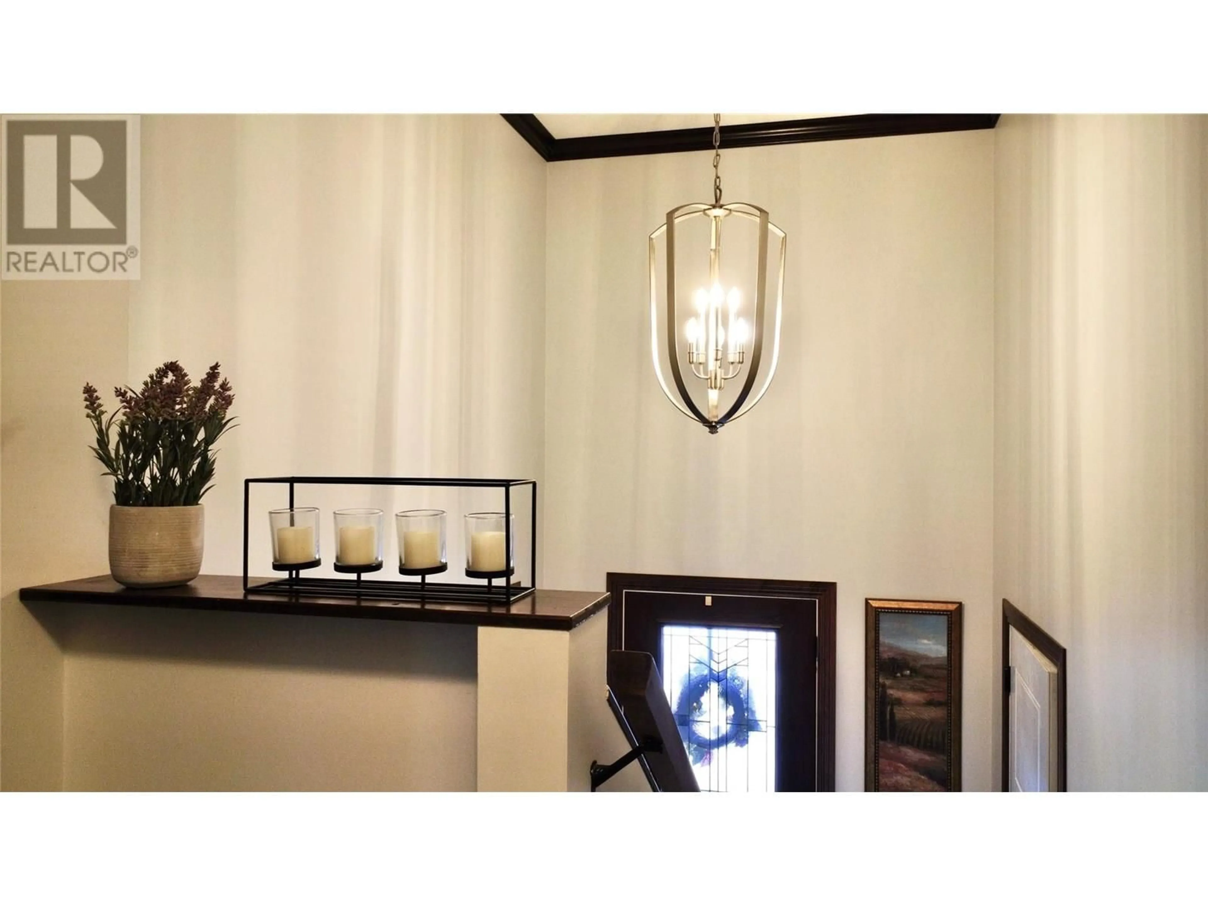 Indoor foyer for 90 WATTSVILLE ROAD, Cranbrook British Columbia V1C2A2