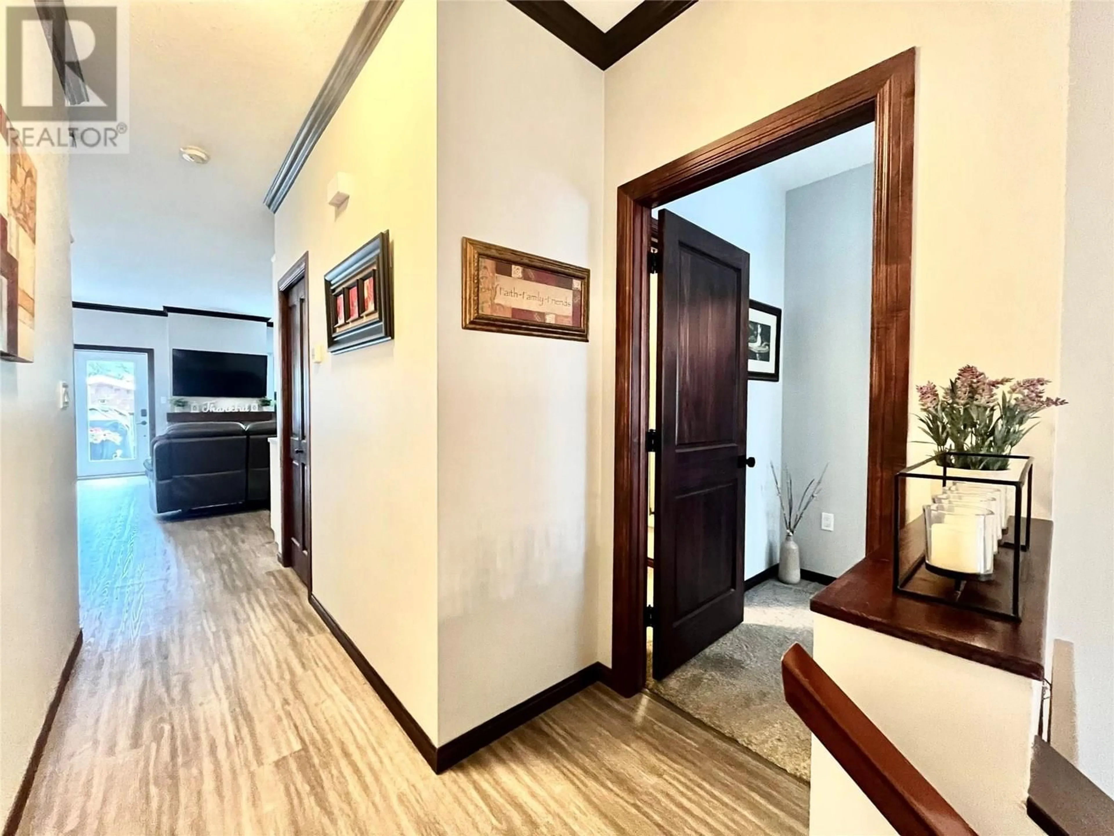 Indoor foyer for 90 WATTSVILLE ROAD, Cranbrook British Columbia V1C2A2