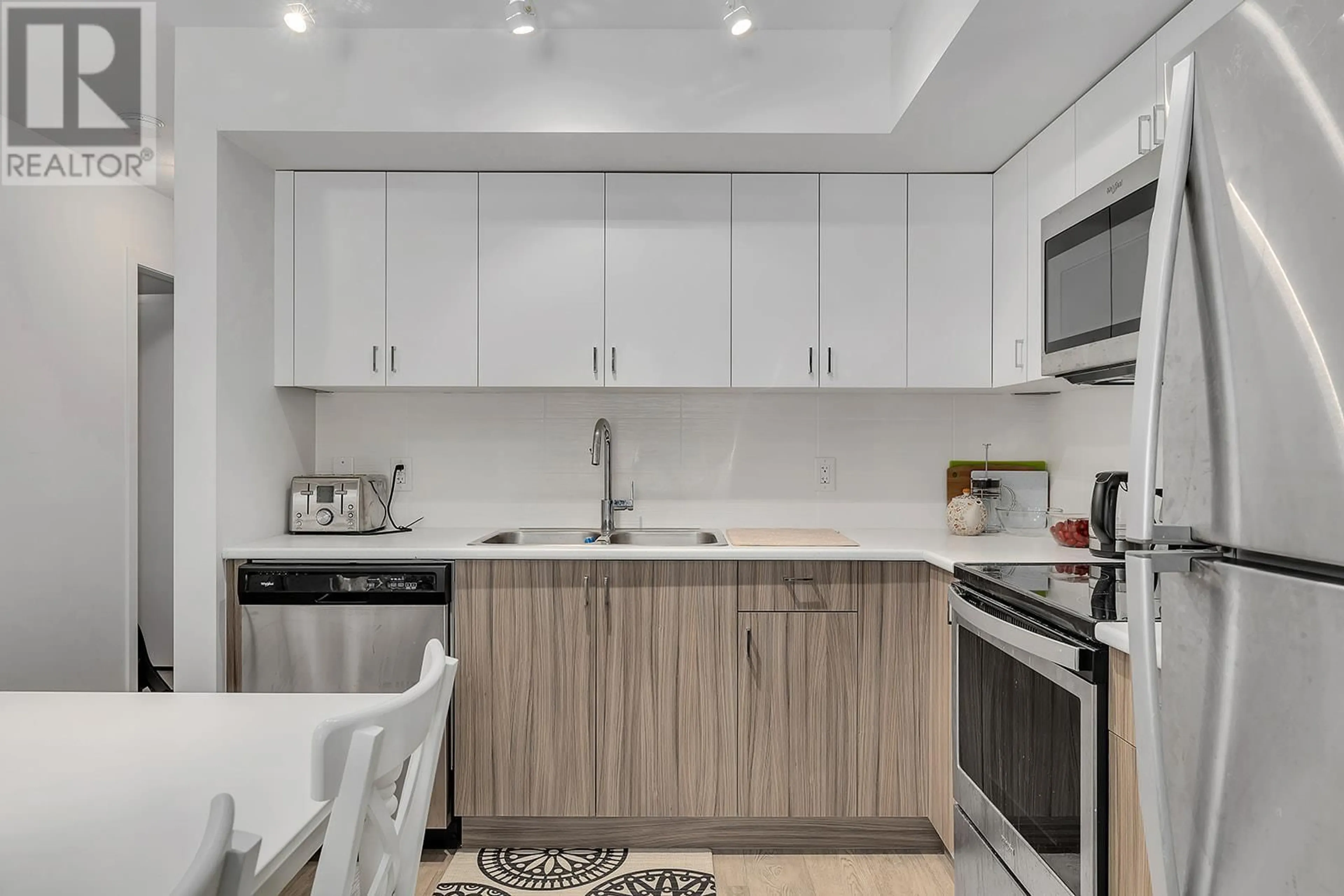 Standard kitchen, unknown for PH12 - 655 ACADEMY WAY, Kelowna British Columbia V1V3A4