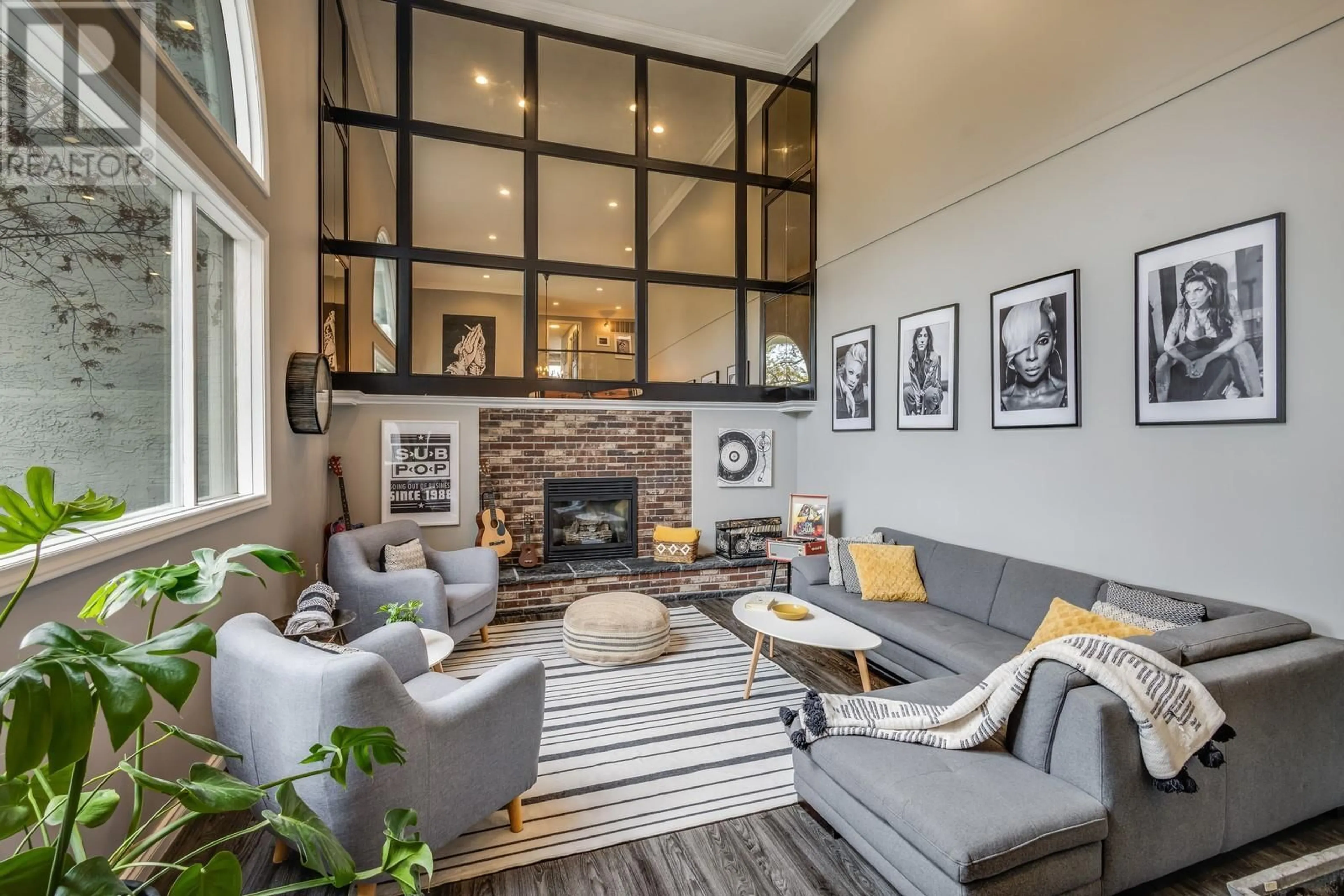 Living room with furniture, unknown for 4812 LAKESHORE PLACE, Kelowna British Columbia V1W4H6