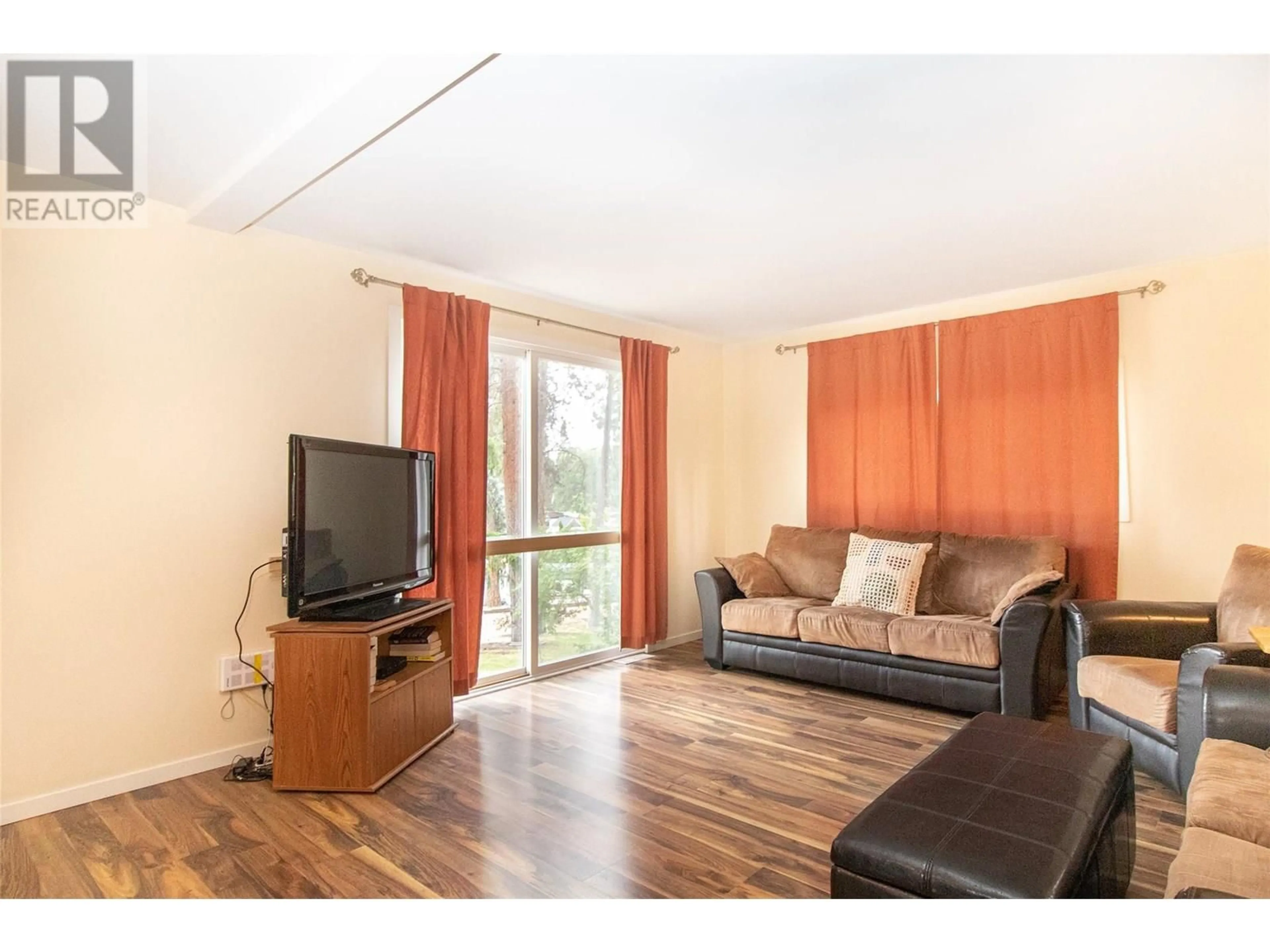Living room with furniture, wood/laminate floor for 115 - 1999 97 HIGHWAY SOUTH, Kelowna British Columbia V1Z1B2