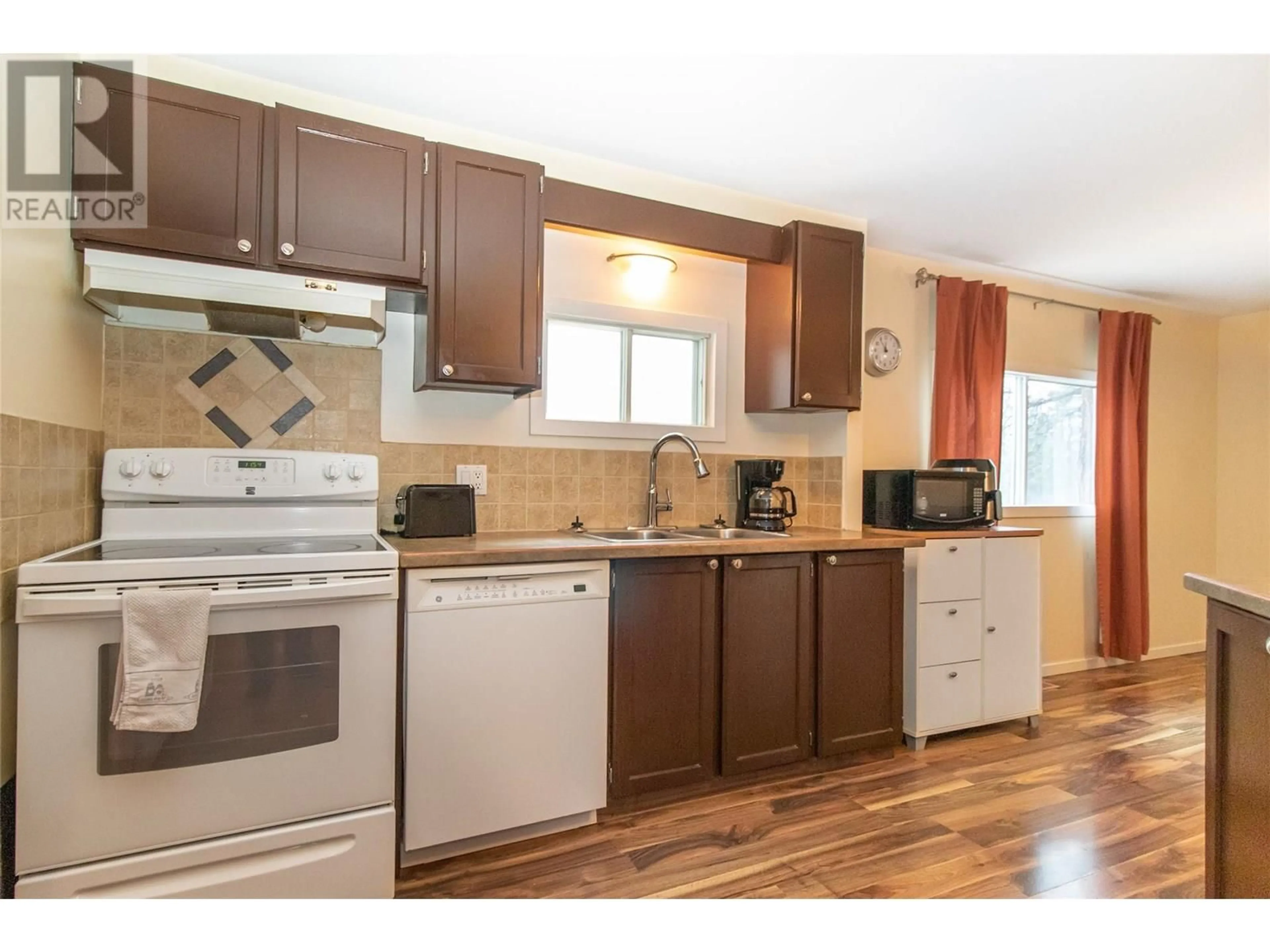 Standard kitchen, wood/laminate floor for 115 - 1999 97 HIGHWAY SOUTH, Kelowna British Columbia V1Z1B2