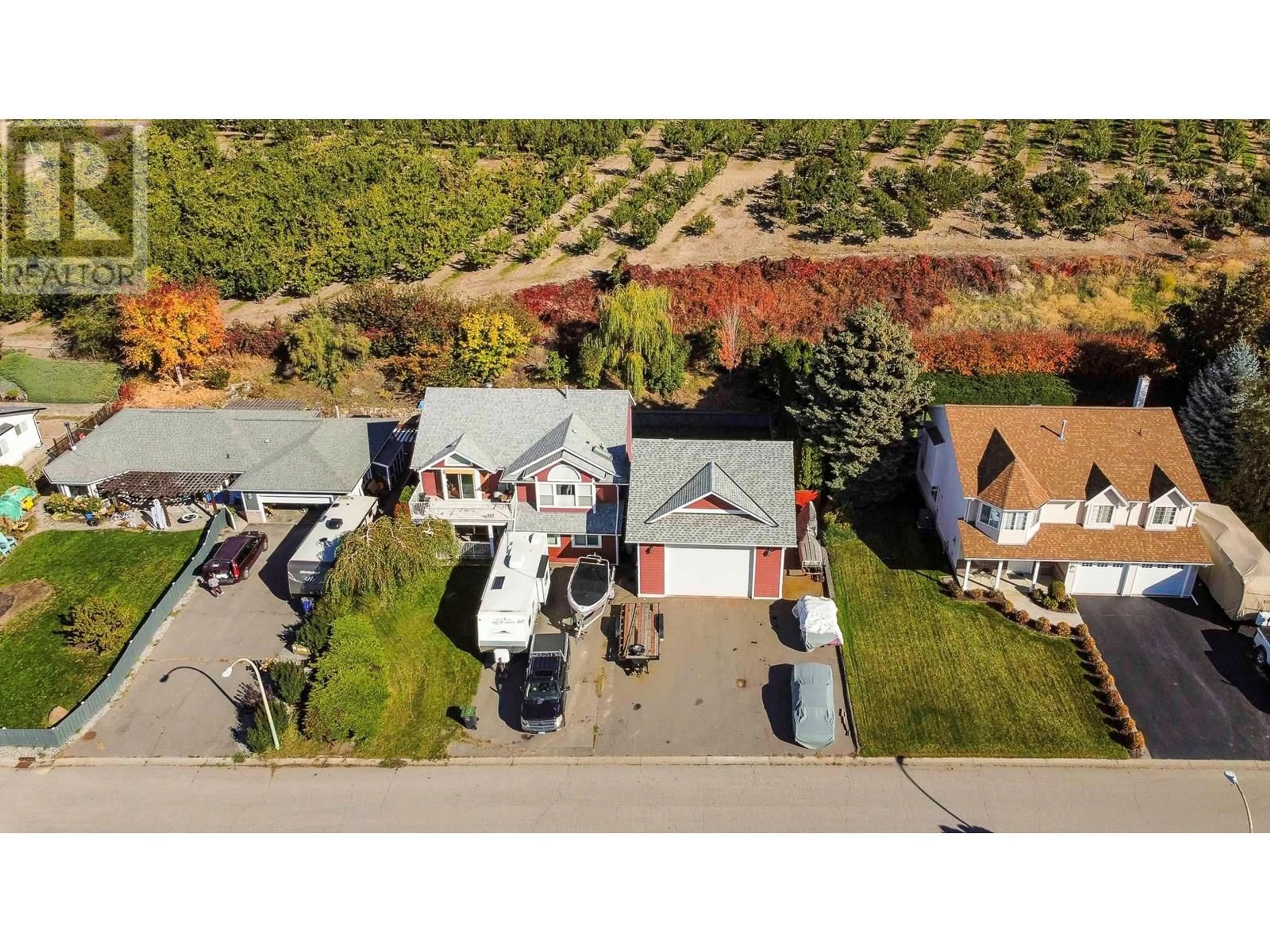 A pic from outside/outdoor area/front of a property/back of a property/a pic from drone, street for 995 SUTCLIFFE COURT, Kelowna British Columbia V1P1B6