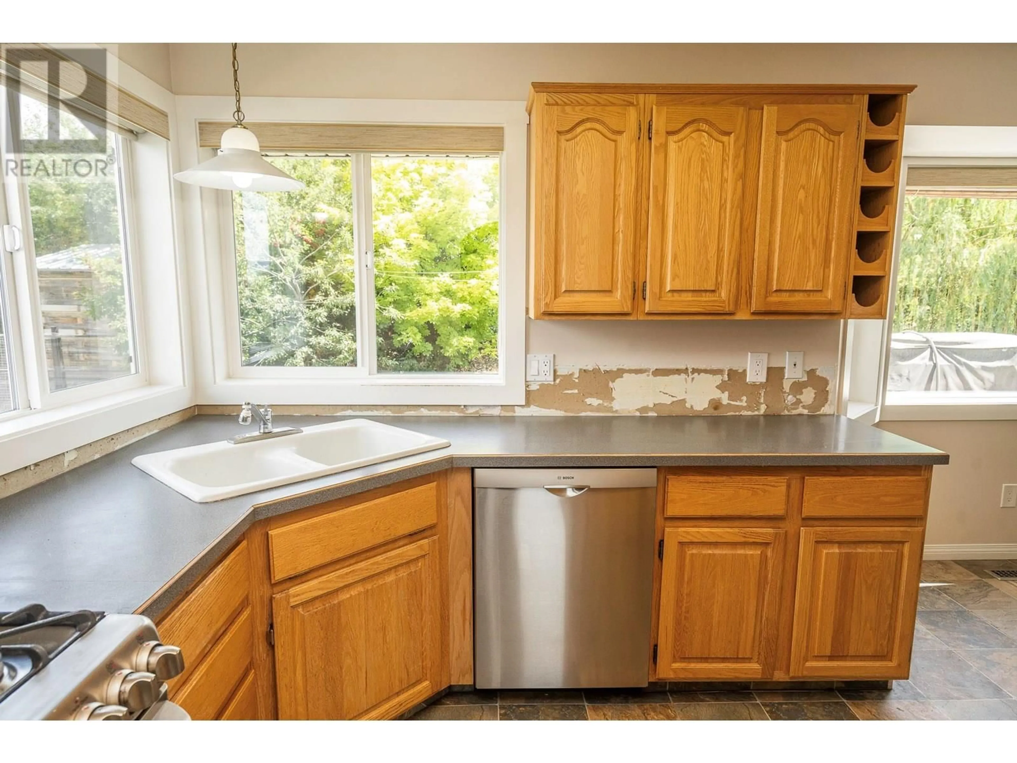 Standard kitchen, unknown for 995 SUTCLIFFE COURT, Kelowna British Columbia V1P1B6