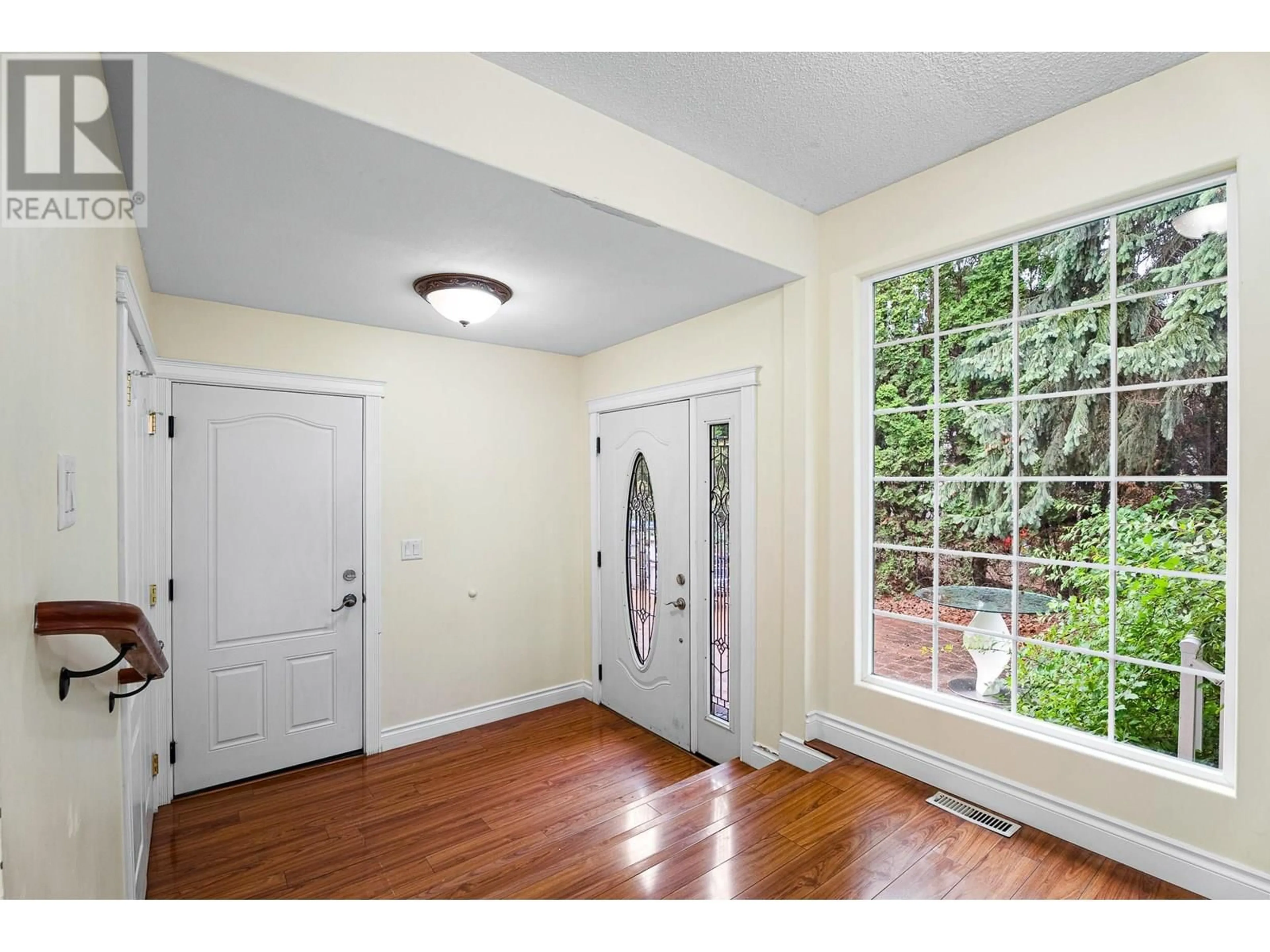 Indoor entryway for 845 GLENEAGLES DRIVE, Kamloops British Columbia V2E1K2