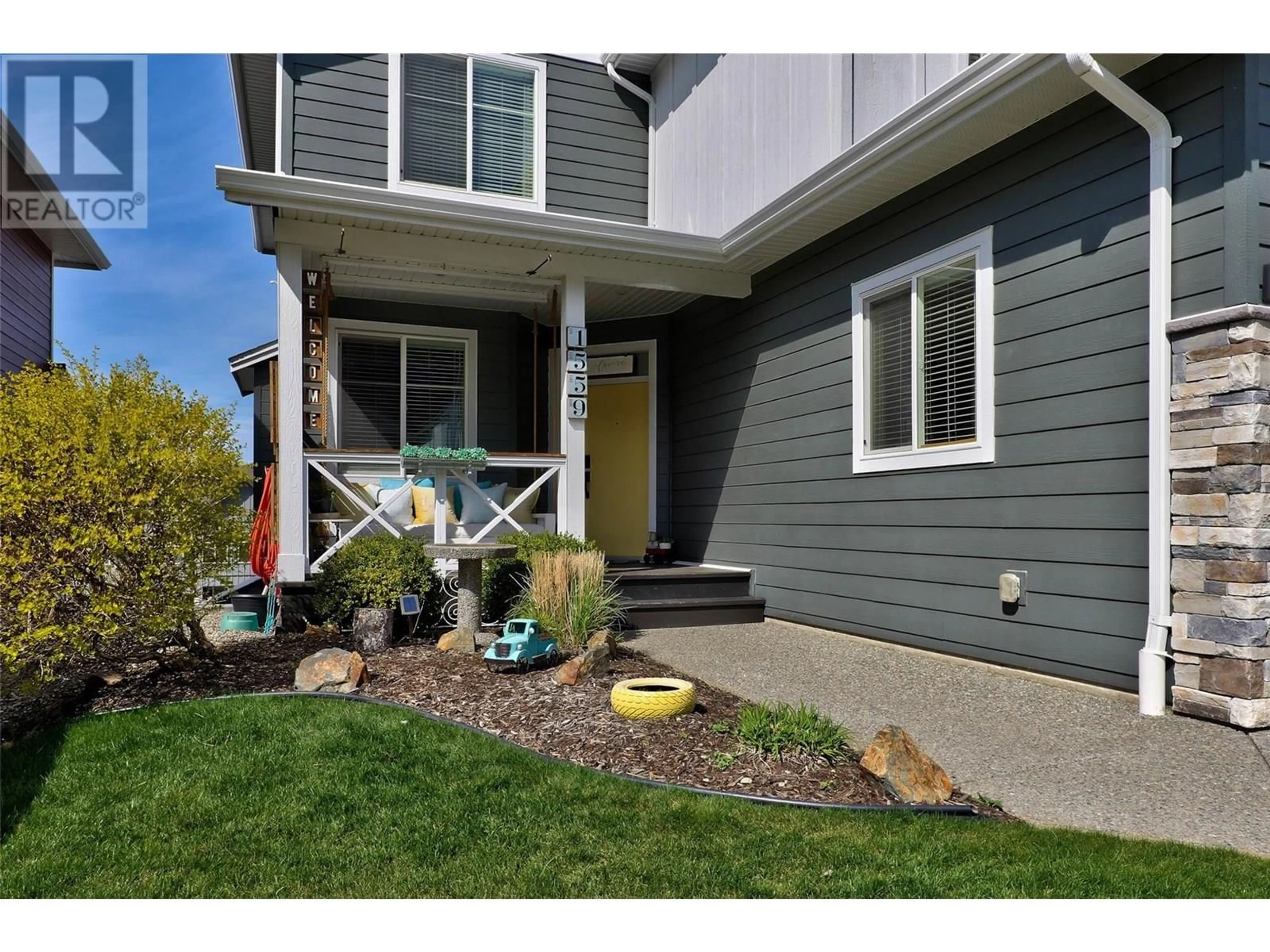 Home with vinyl exterior material, street for 1559 EMERALD DRIVE, Kamloops British Columbia V2E0C4