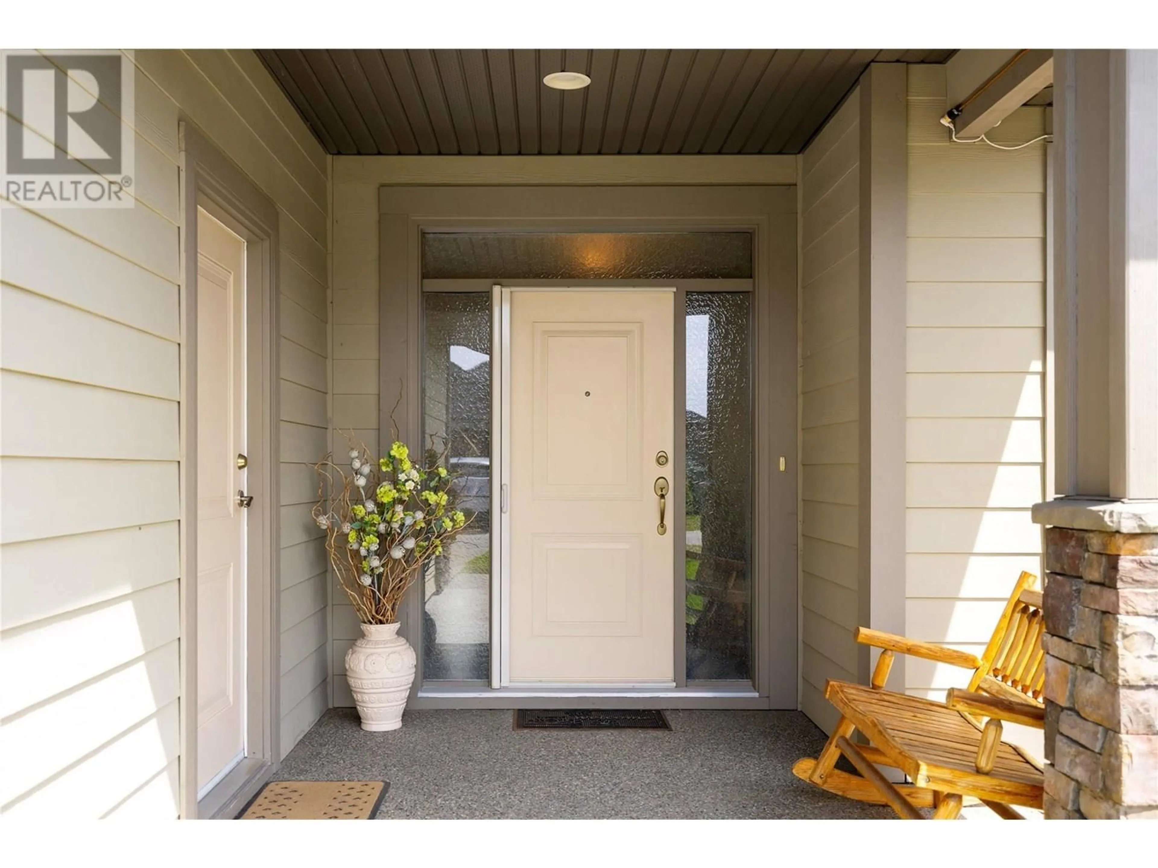 Indoor entryway for 11 - 6450 OKANAGAN LANDING ROAD, Vernon British Columbia V1H2H5