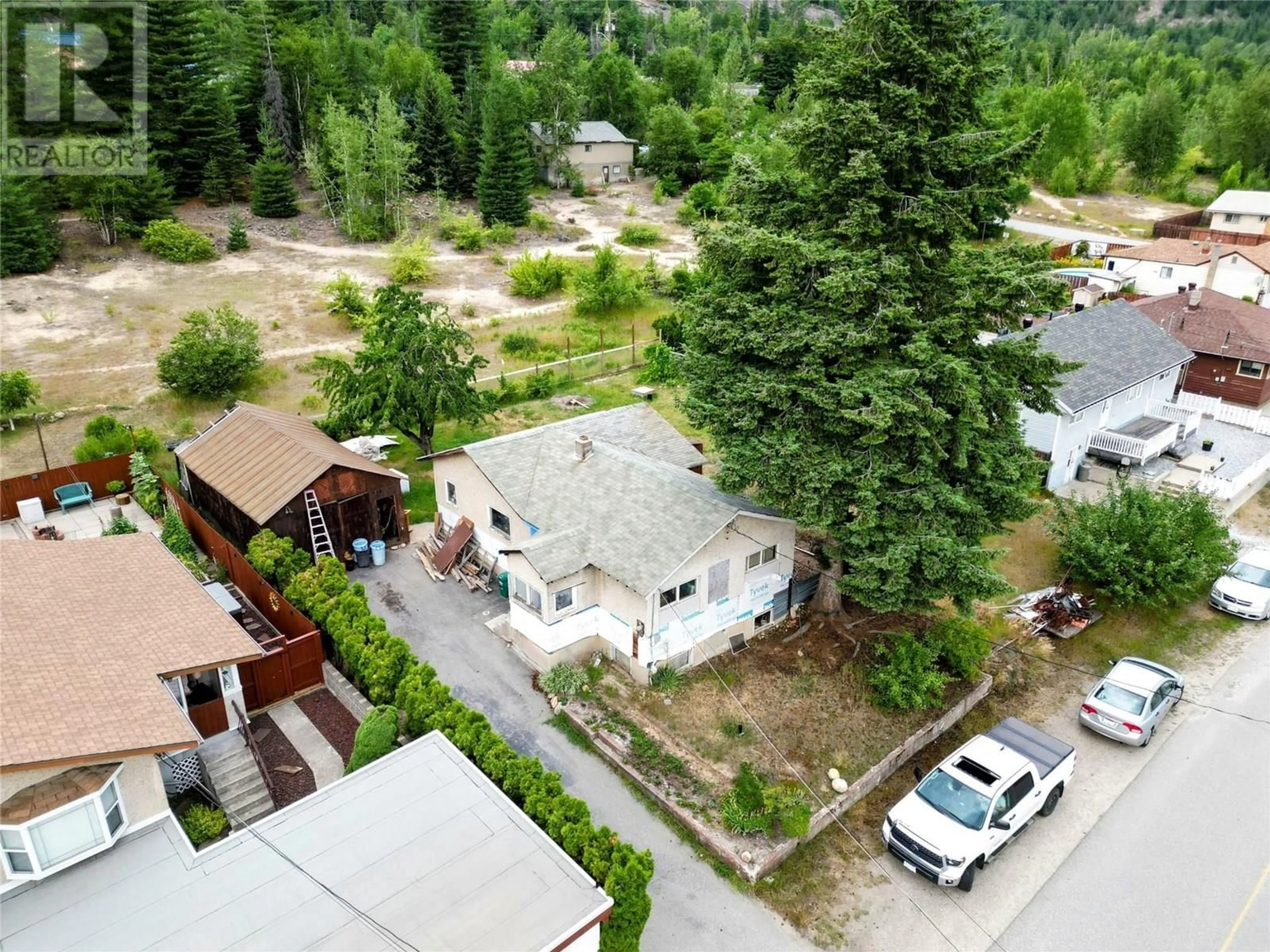 A pic from outside/outdoor area/front of a property/back of a property/a pic from drone, unknown for 274 2ND AVENUE, Rivervale British Columbia V1R4V3