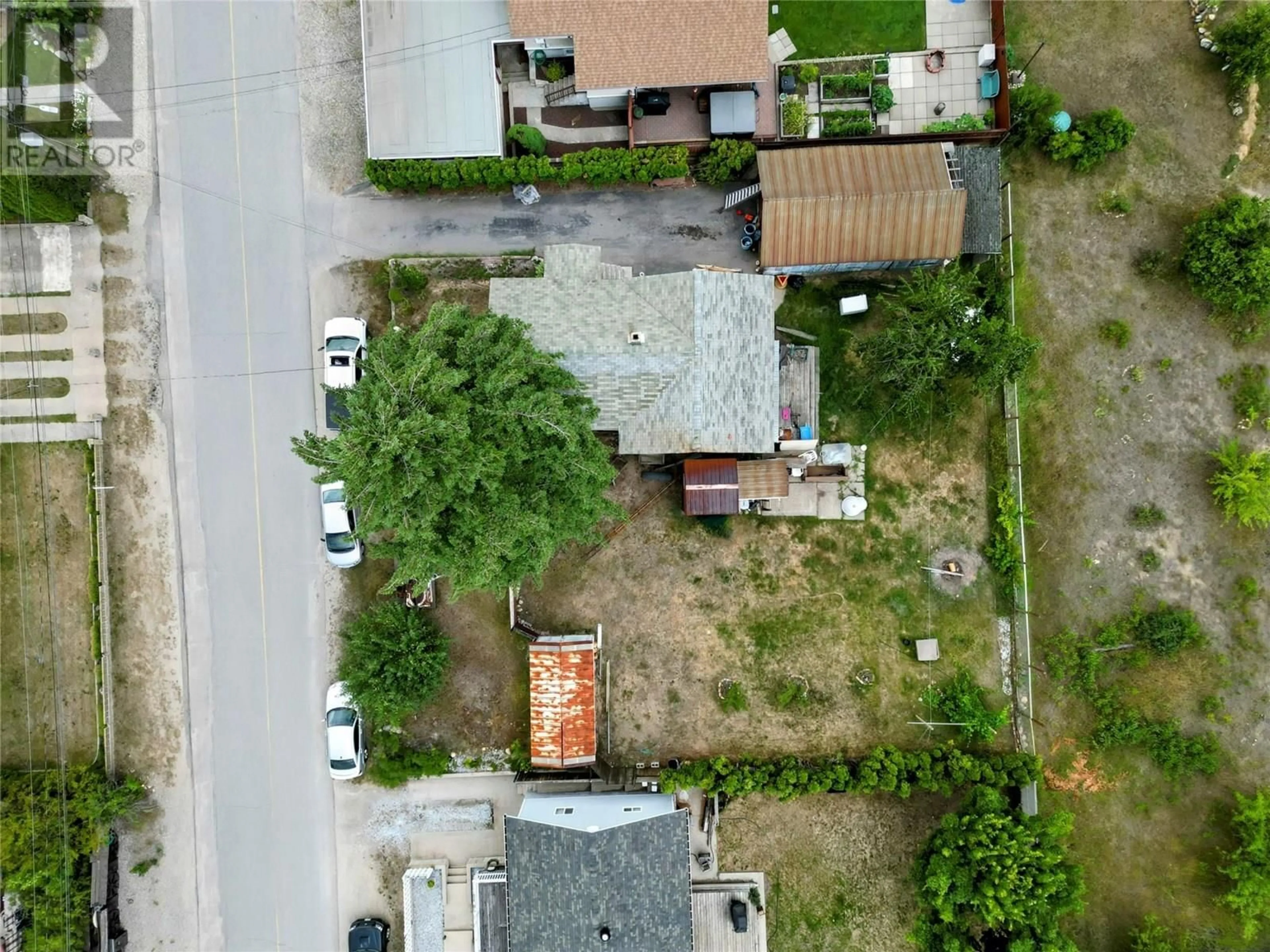 A pic from outside/outdoor area/front of a property/back of a property/a pic from drone, street for 274 2ND AVENUE, Rivervale British Columbia V1R4V3