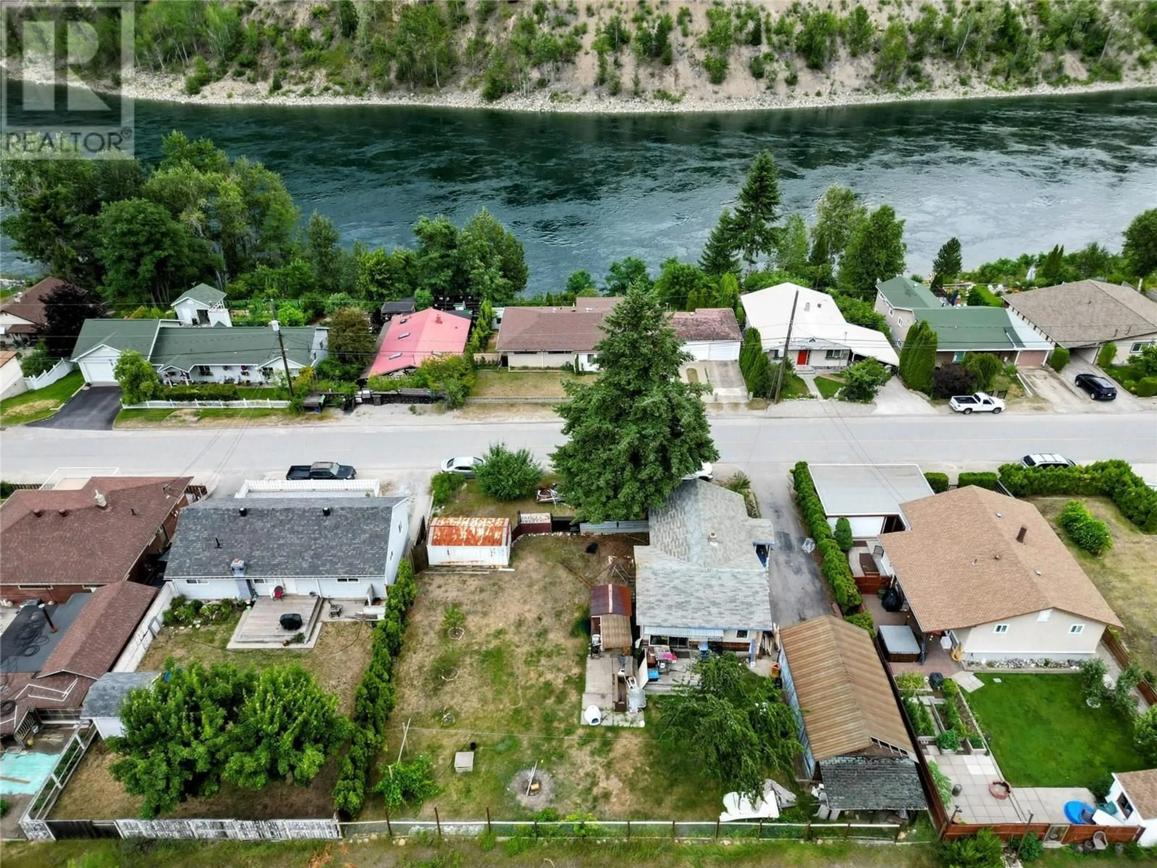 A pic from outside/outdoor area/front of a property/back of a property/a pic from drone, water/lake/river/ocean view for 274 2ND AVENUE, Rivervale British Columbia V1R4V3