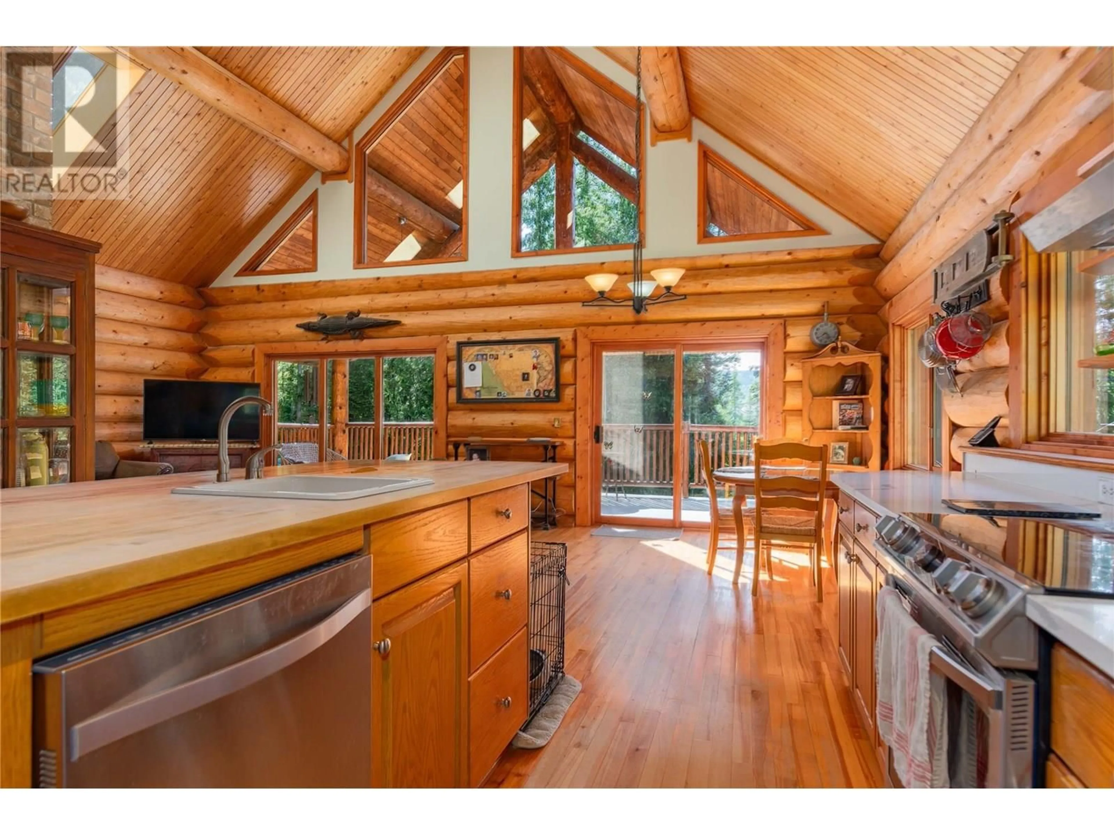 Open concept kitchen, wood/laminate floor for 337 WILSON ROAD, Fruitvale British Columbia V0G1L1