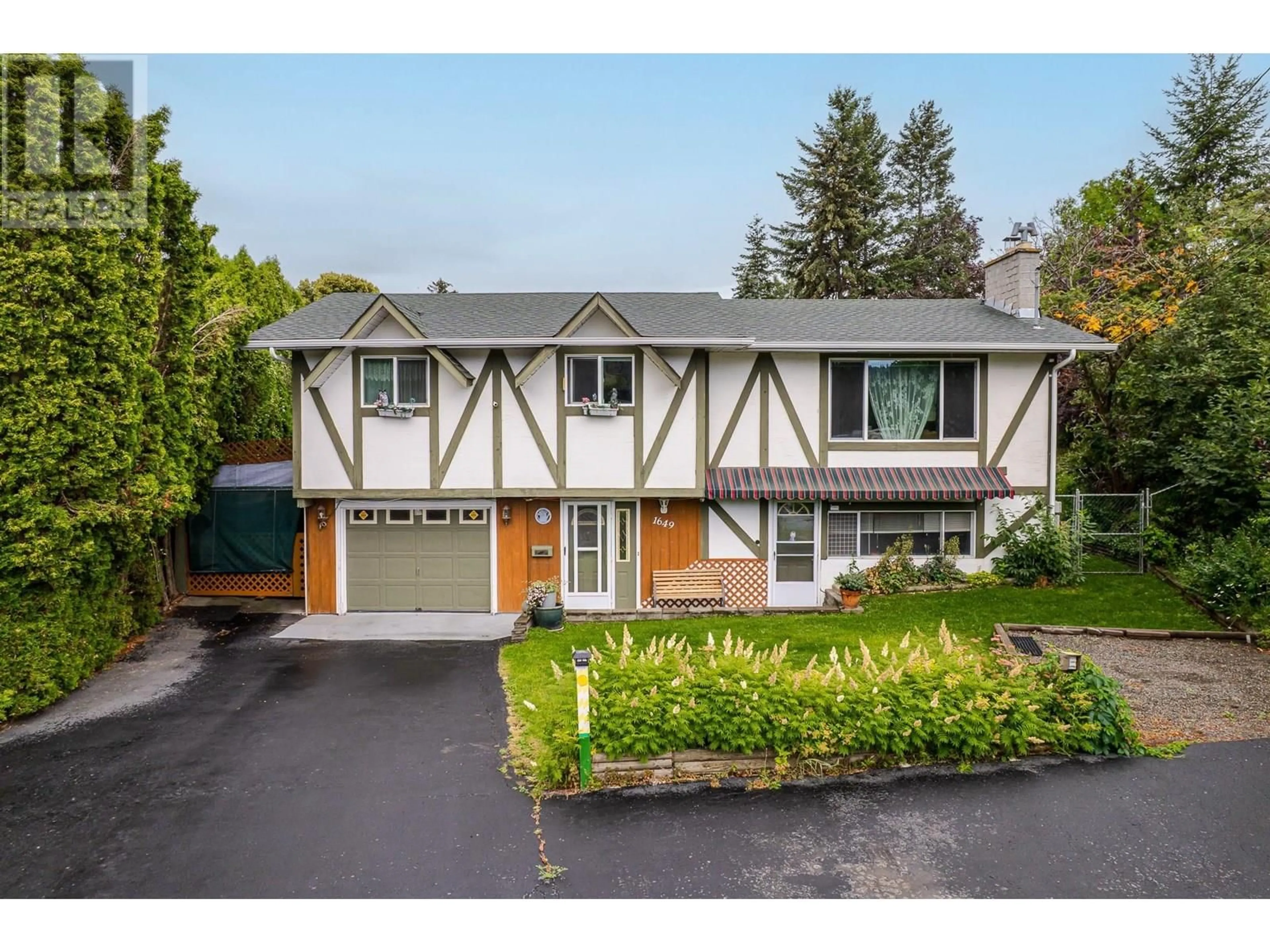 Home with vinyl exterior material, street for 1649 MONTEREY PLACE, Kamloops British Columbia V2E1B7
