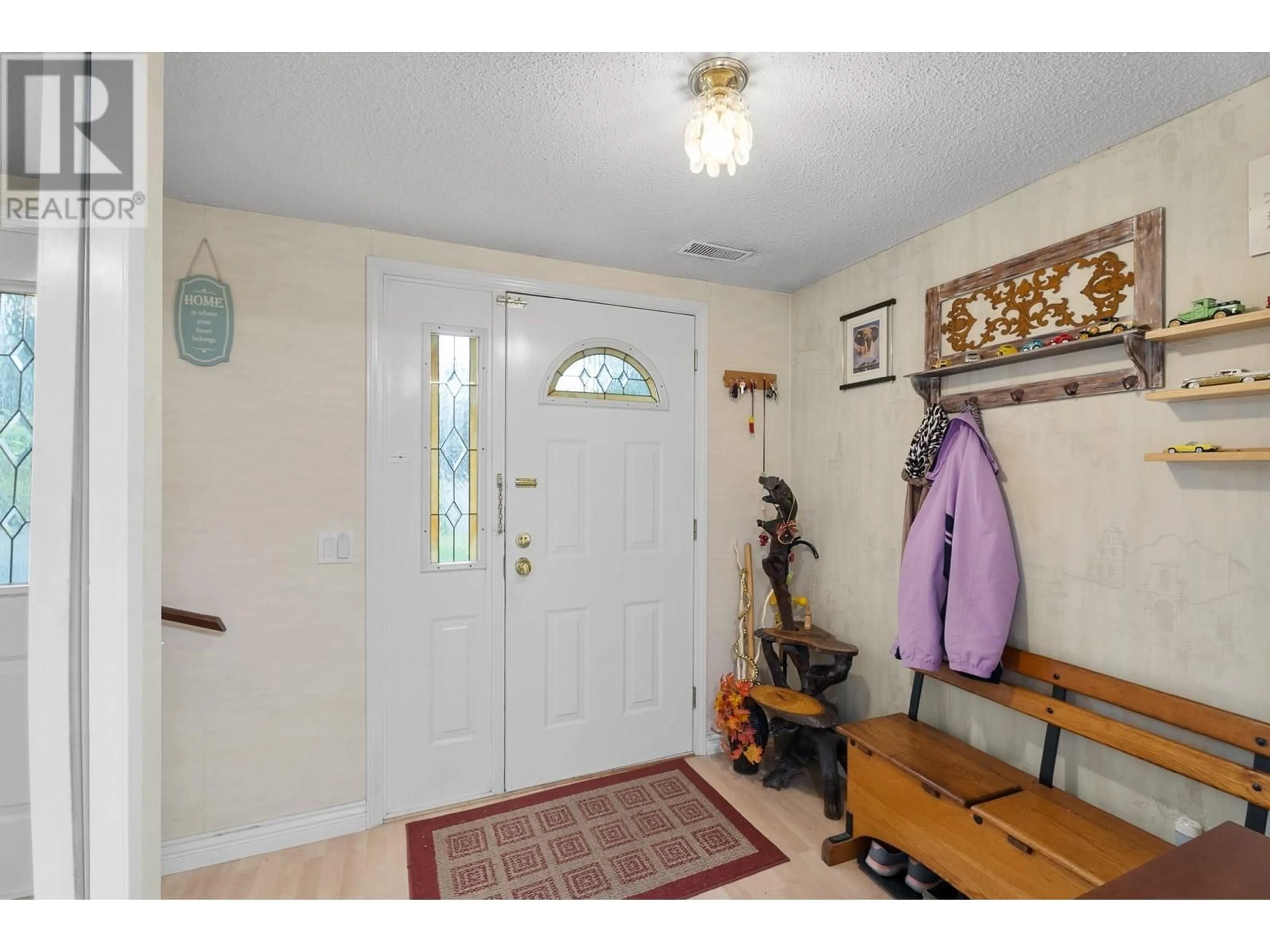 Indoor entryway for 1649 MONTEREY PLACE, Kamloops British Columbia V2E1B7