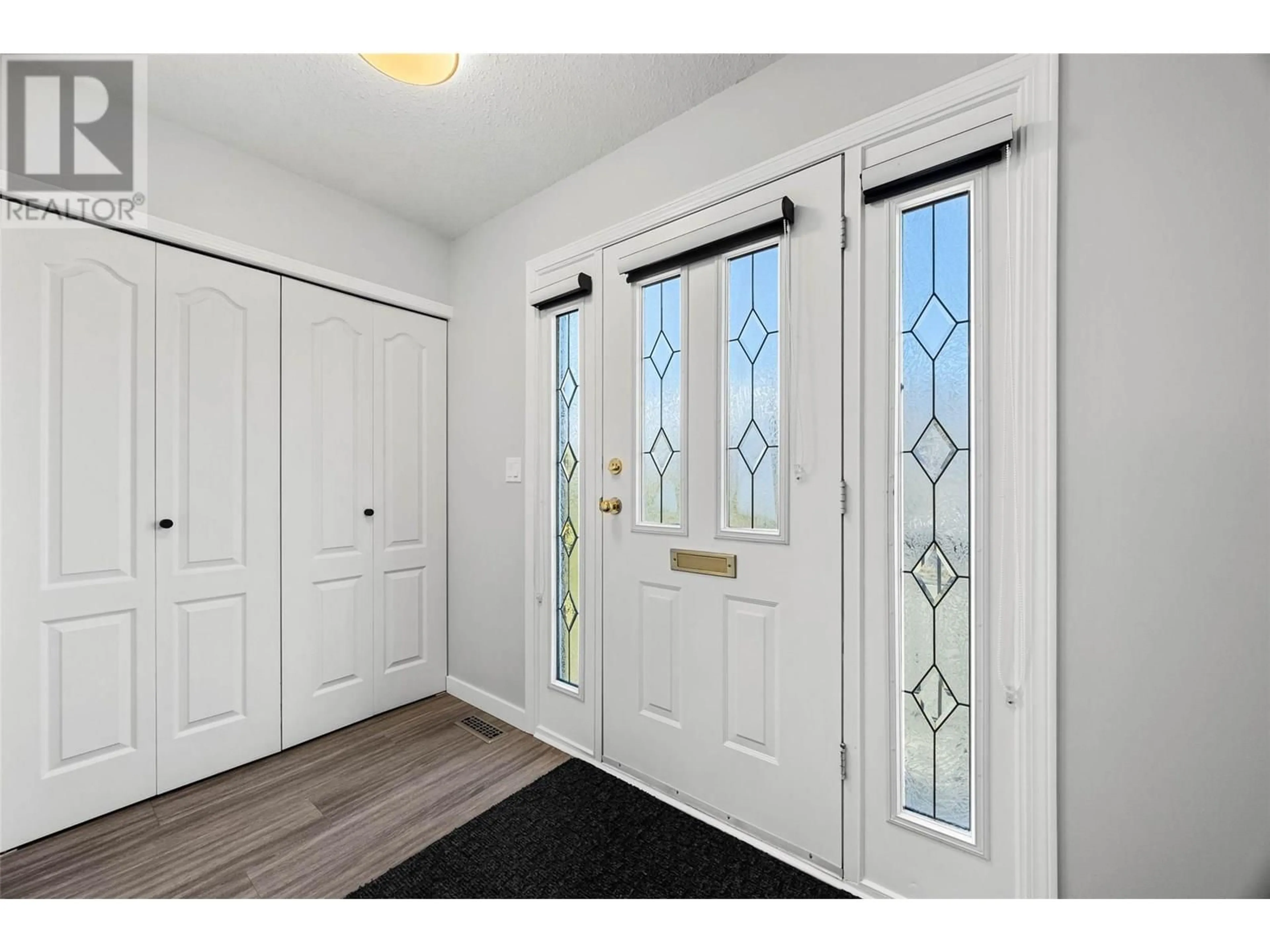 Indoor entryway for 801 ALPINE TERRACE, Kamloops British Columbia V2B6E7
