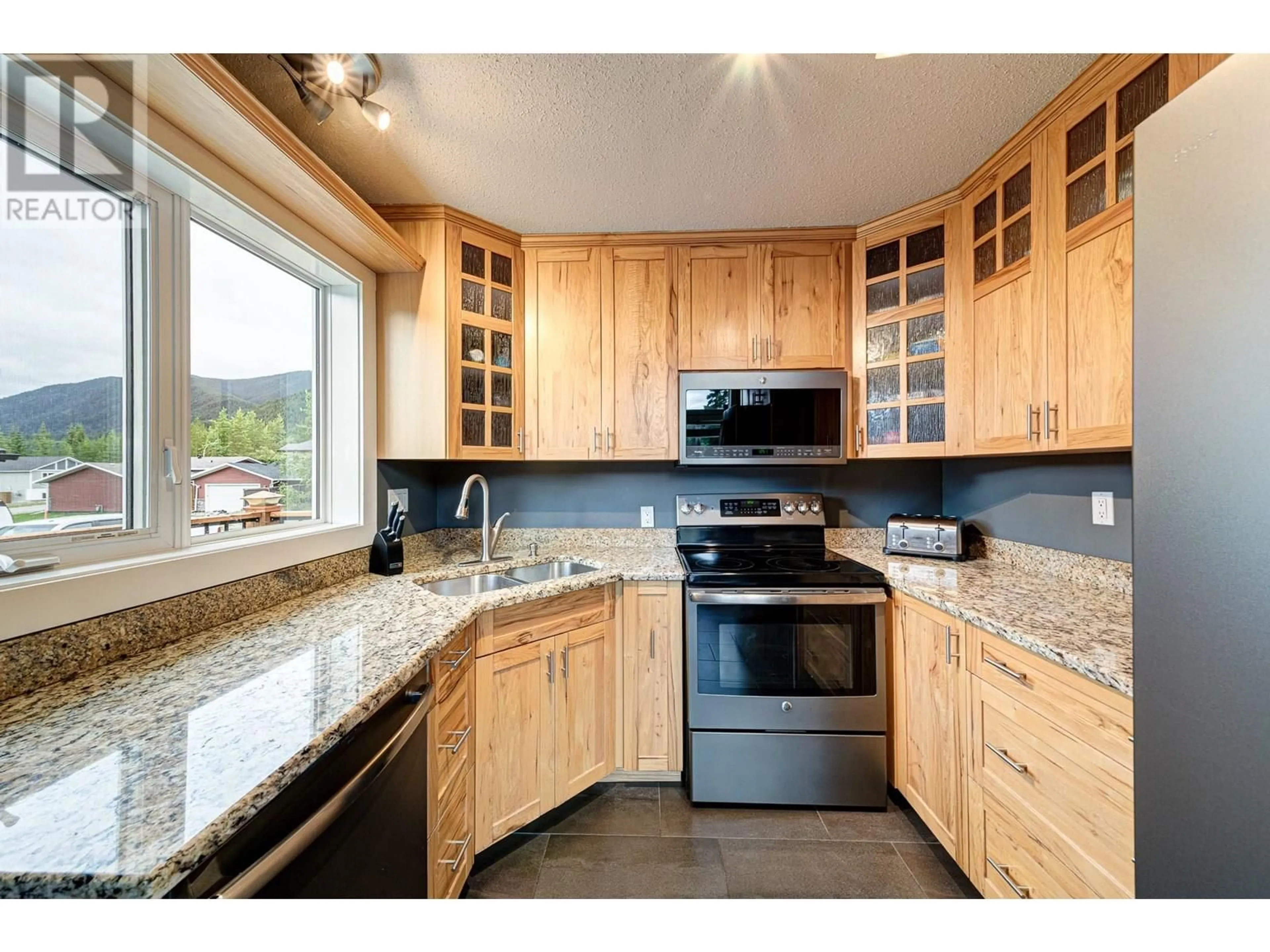 Open concept kitchen, unknown for 48 DARBY CRESCENT, Elkford British Columbia V0B1H0