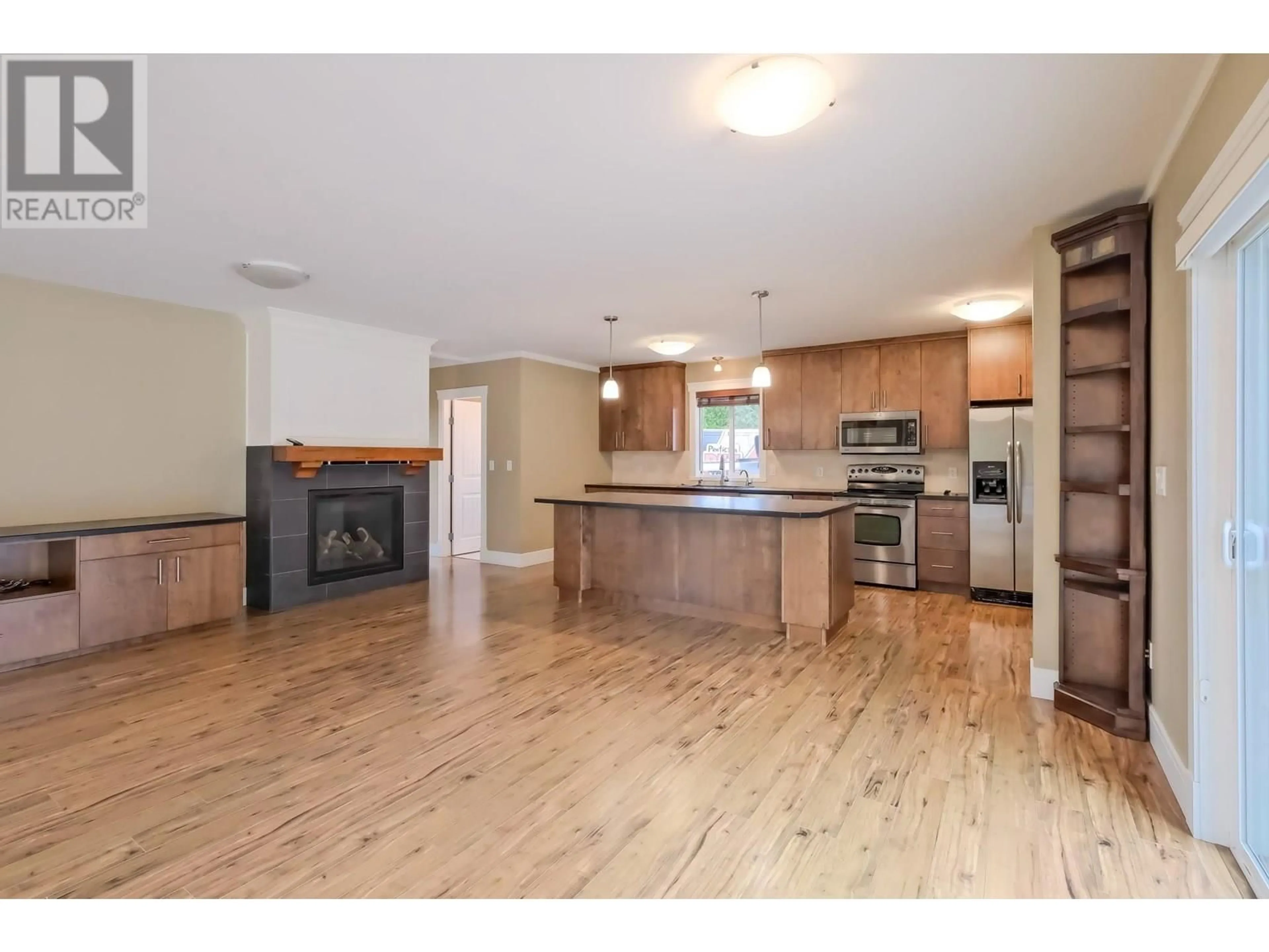 Open concept kitchen, wood/laminate floor for 260 UPPER BENCH ROAD NORTH OTHER, Penticton British Columbia V2A9T2