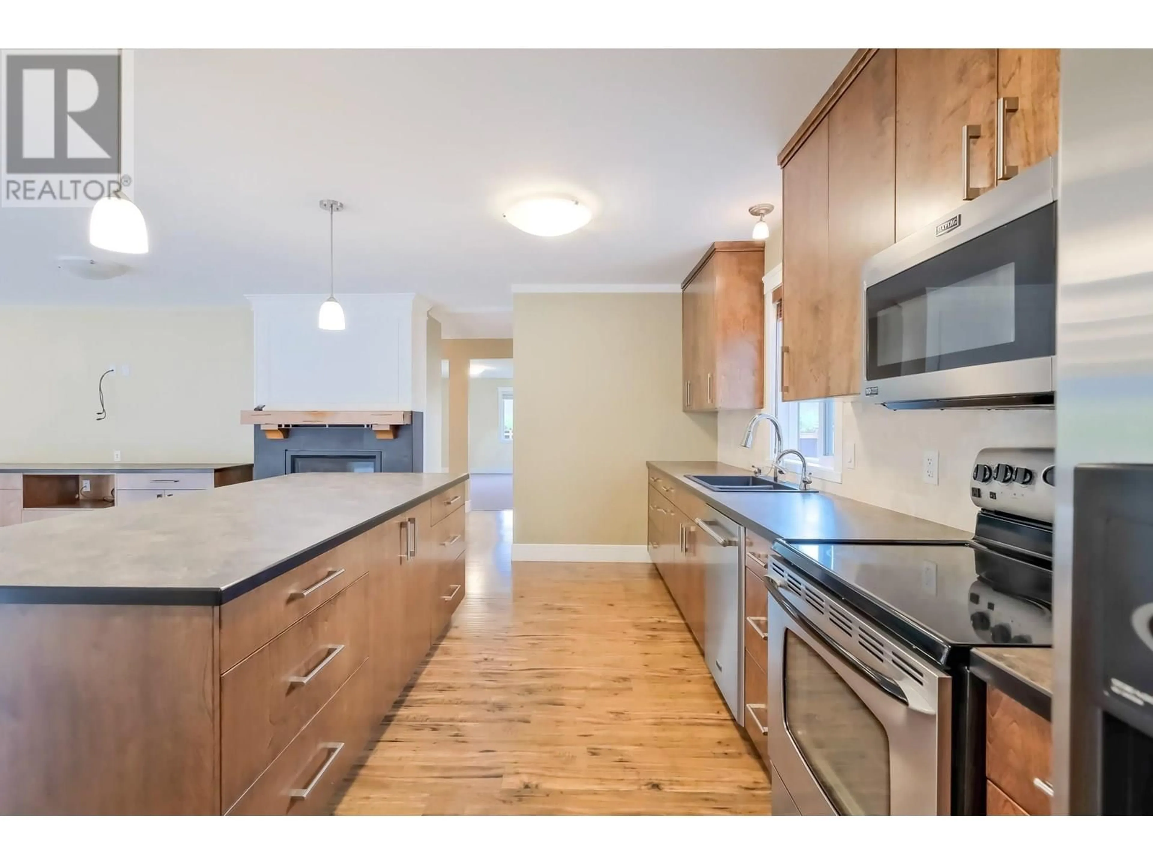 Open concept kitchen, wood/laminate floor for 260 UPPER BENCH ROAD NORTH OTHER, Penticton British Columbia V2A9T2