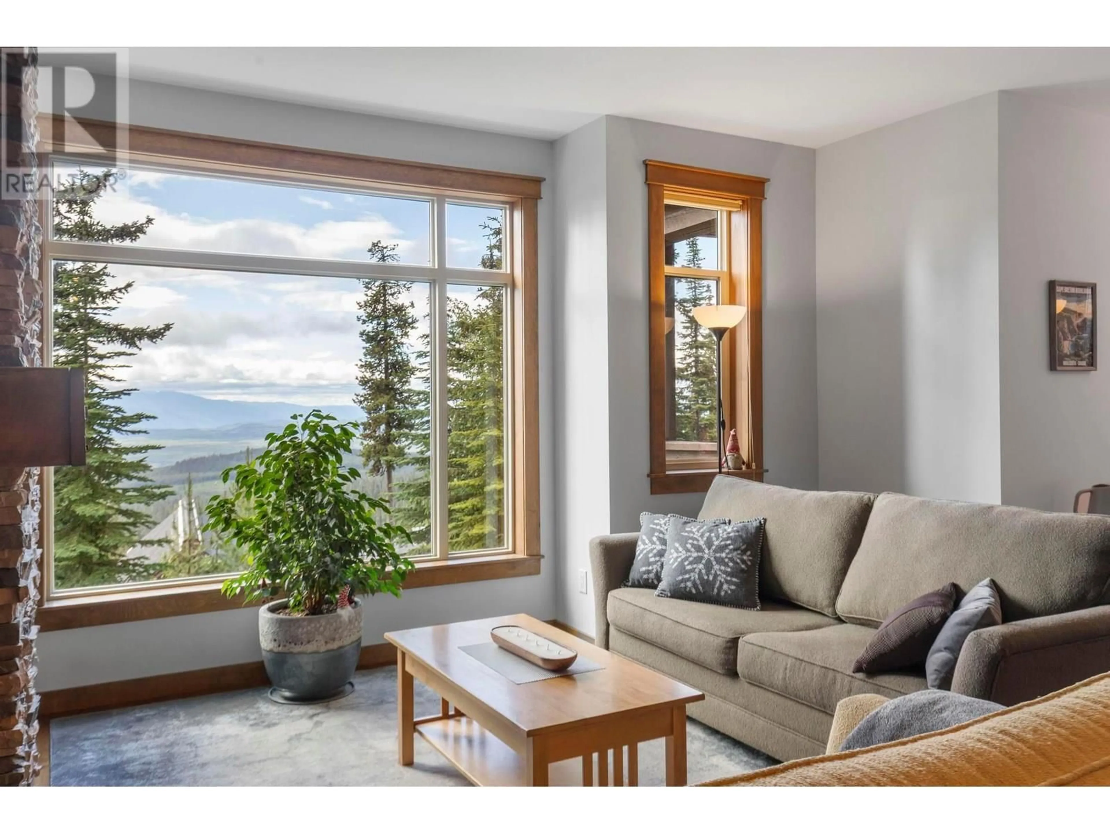 Living room with furniture, wood/laminate floor for 1 - 5895 SNOW PINES WAY, Big White British Columbia V1P1P3